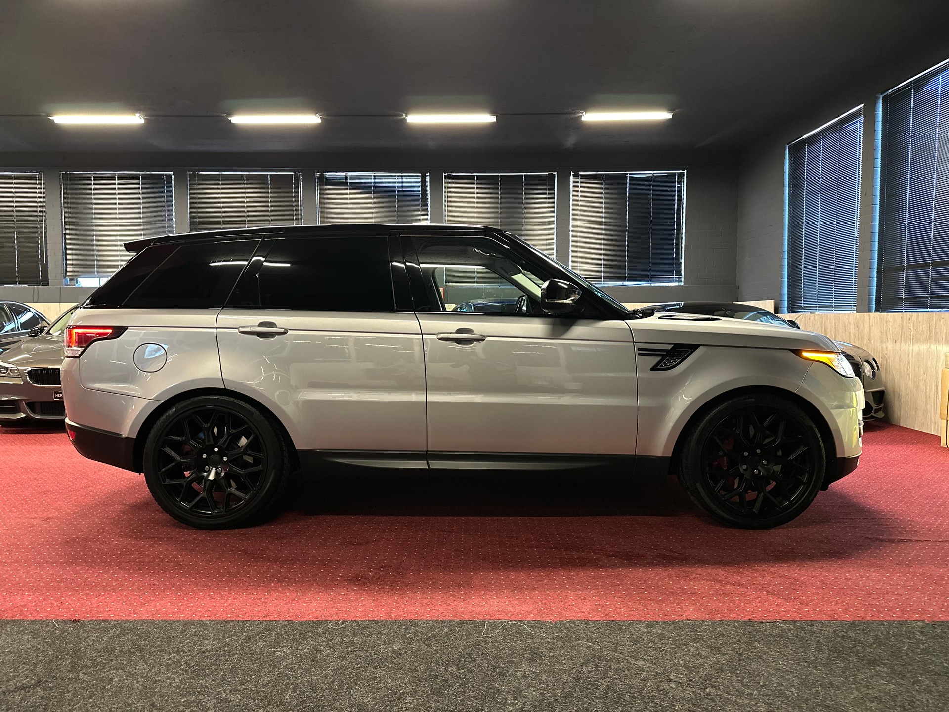 LAND ROVER Range Rover Sport 5.0 V8 SC HSE Dynamic / ** Frisch ab MFK & Service 2026 **-image-3