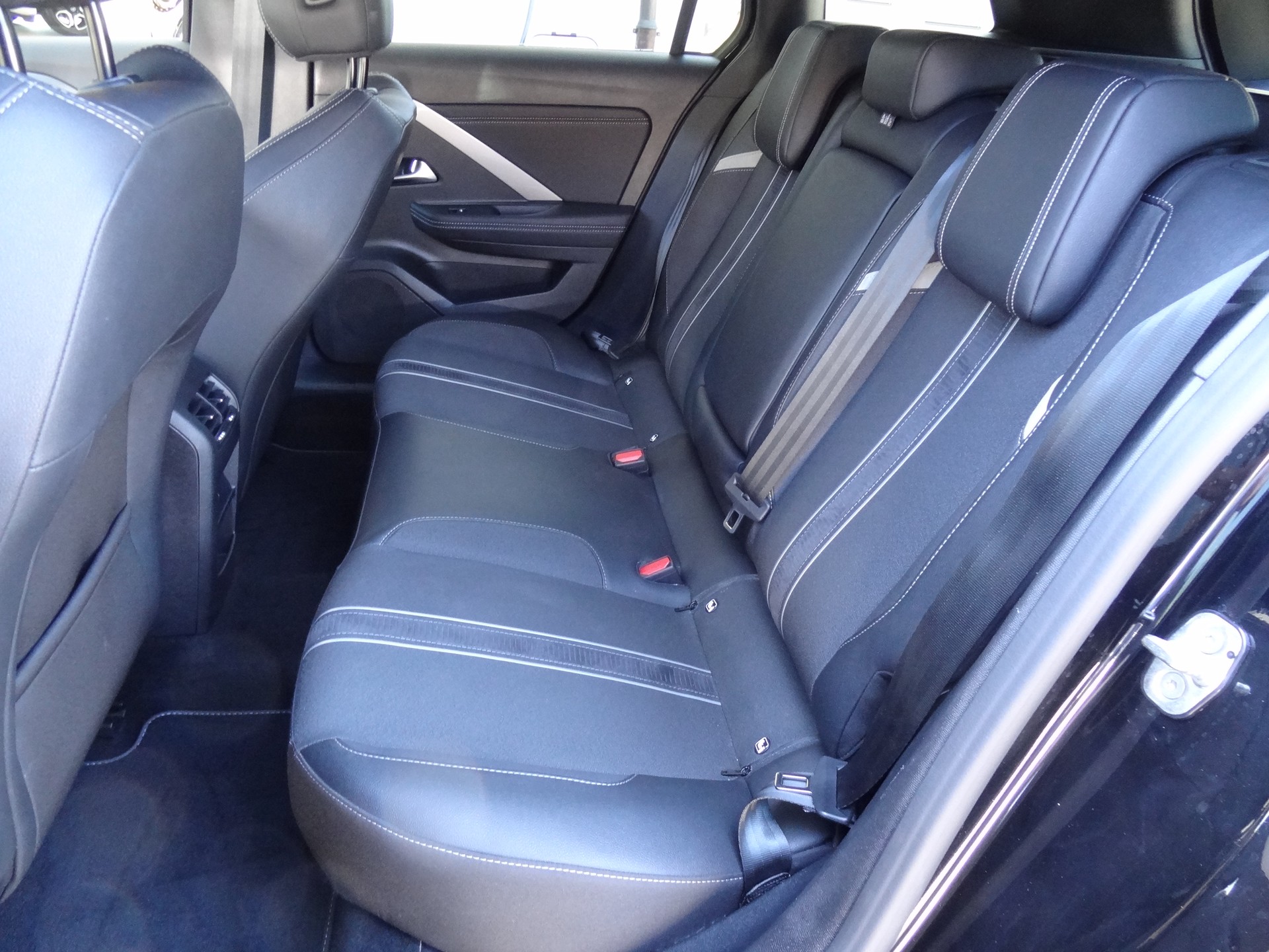 OPEL Astra Sports Tourer 1.6 PHEV Turbo Swiss Automatic-image-12