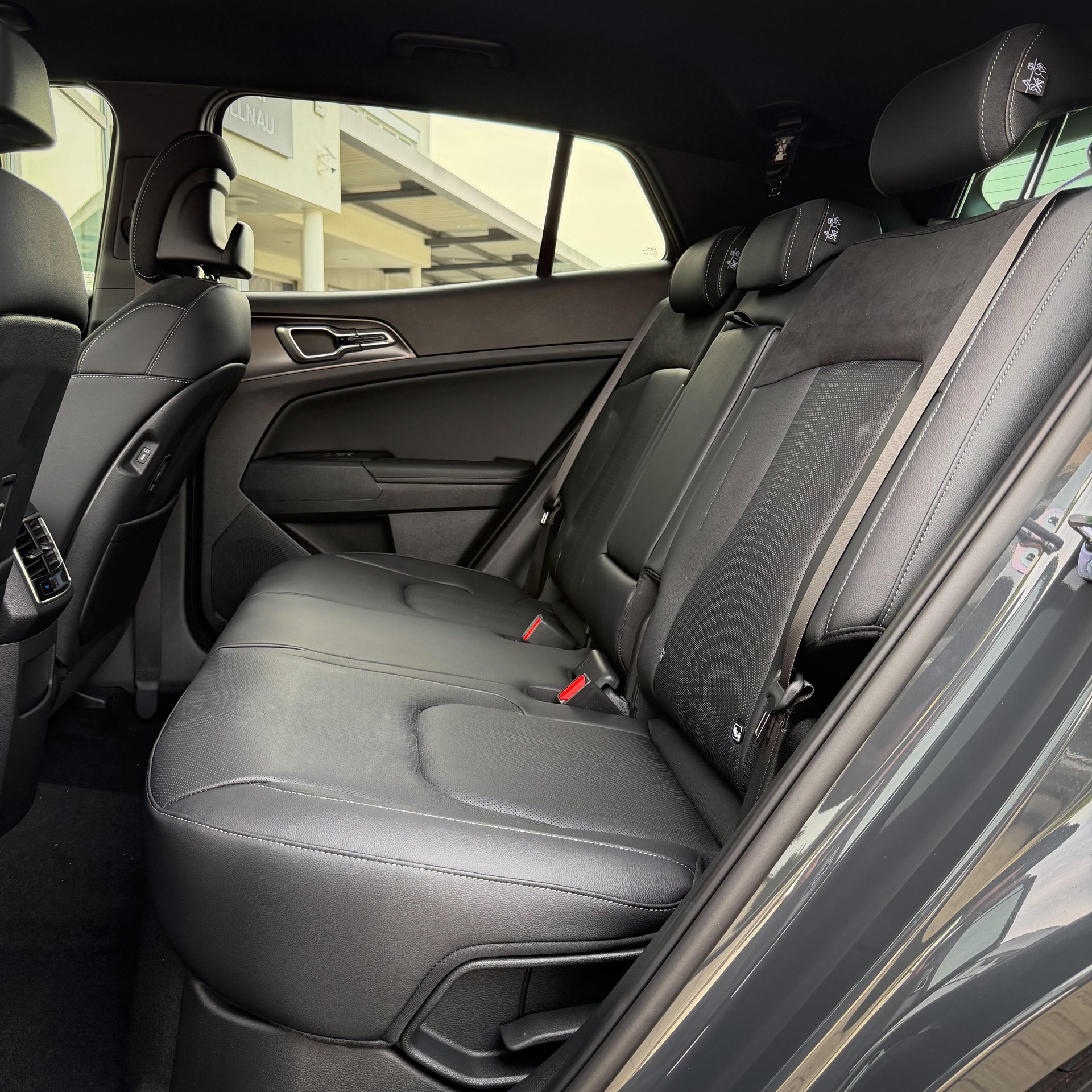 KIA Sportage 1.6 T-GDi Hybrid Black Edition-image-14