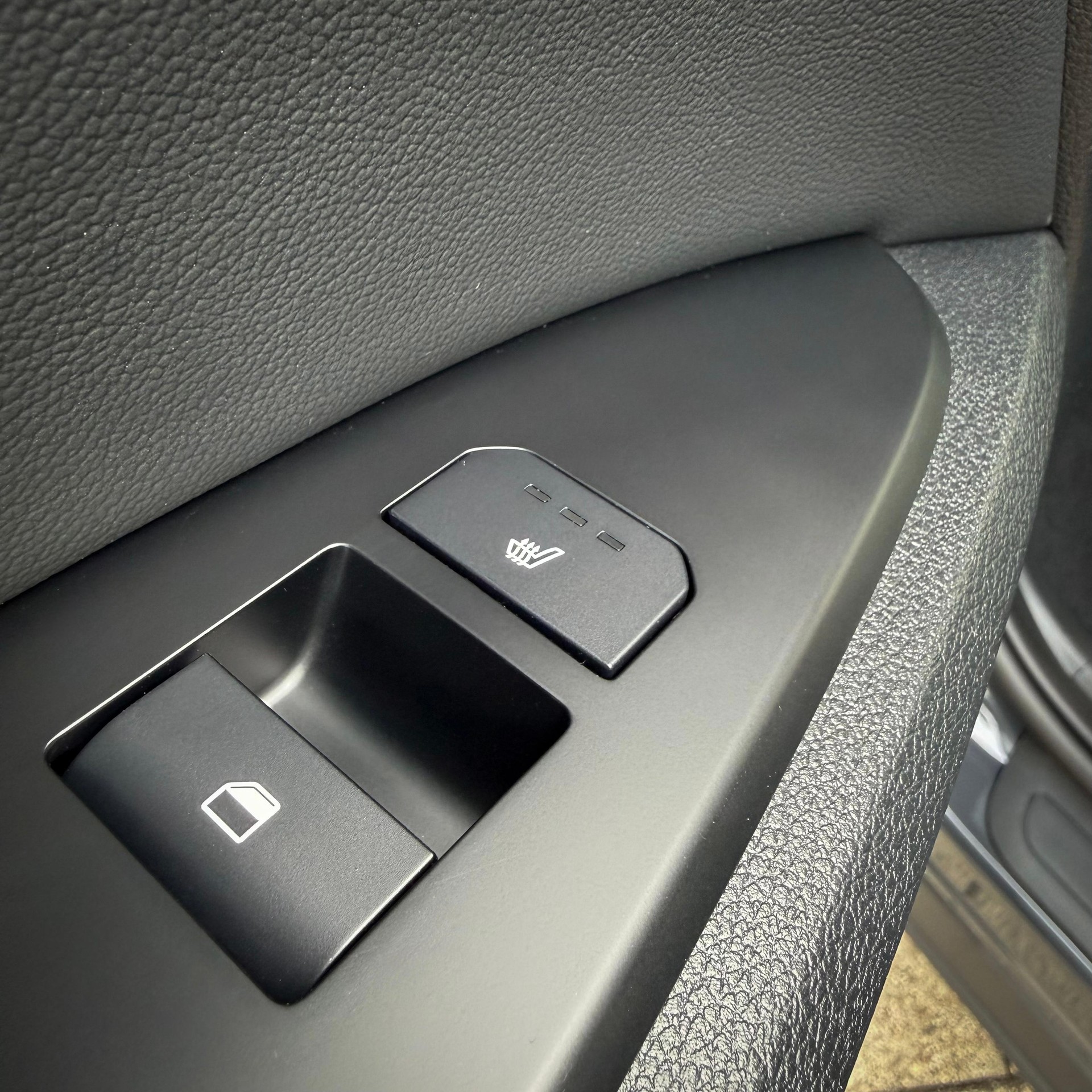 KIA Sportage 1.6 T-GDi Hybrid Black Edition-image-15