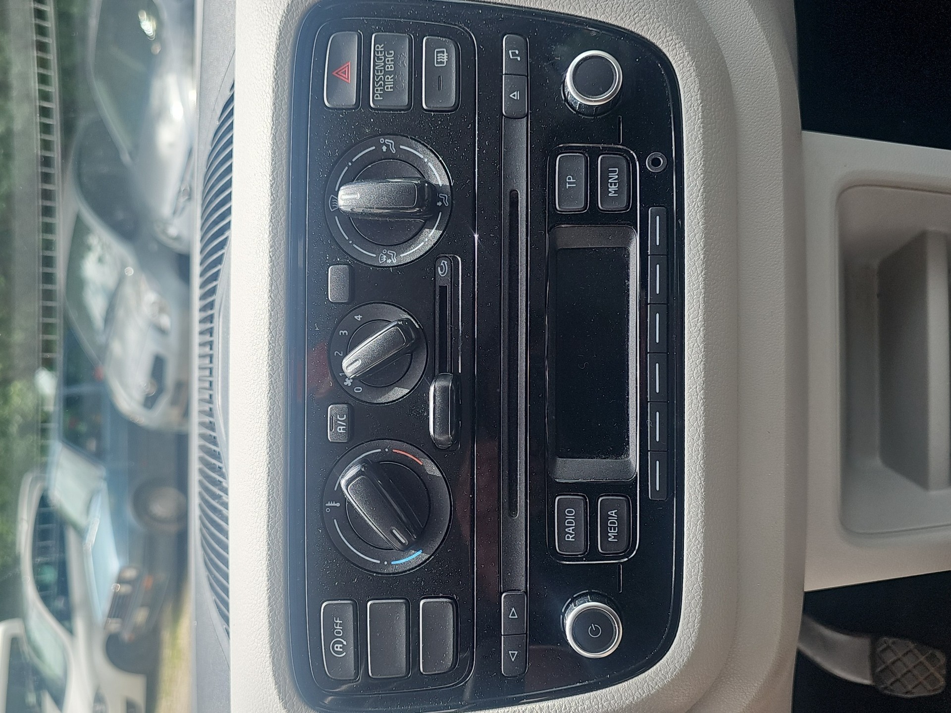 VW Up 1.0 BMT EcoFuel high up-image-9