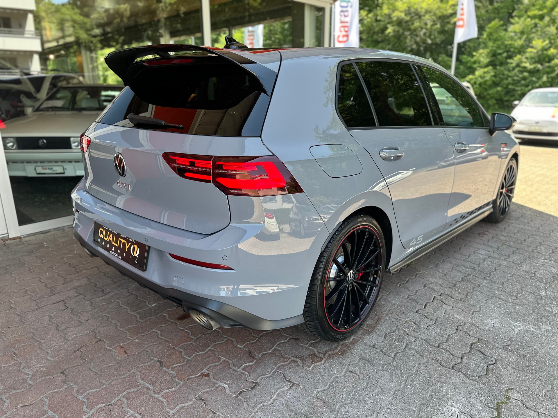 VW Golf 2.0 TSI GTI Clubsport 45 DSG-image-2