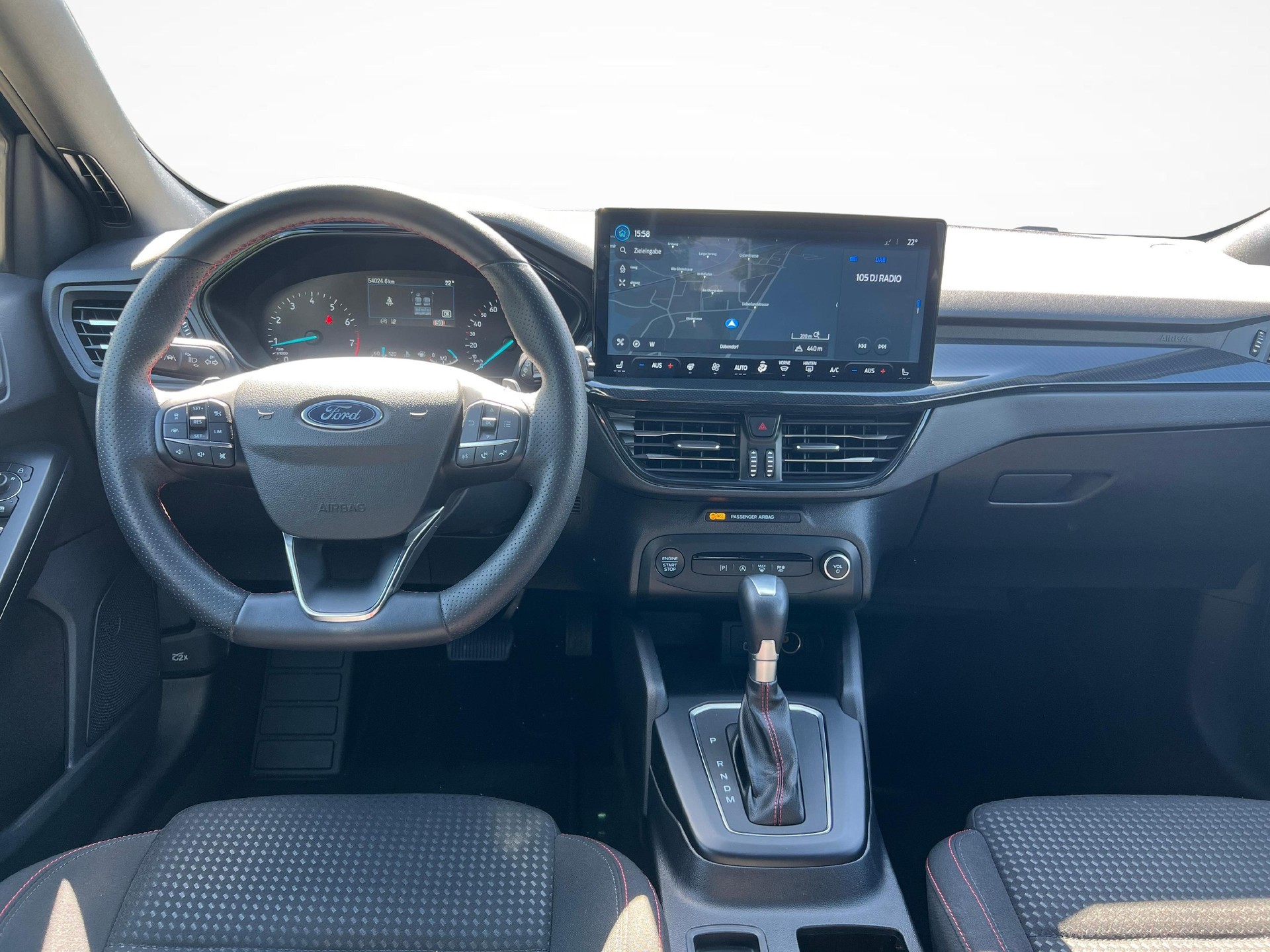 FORD Focus Station Wagon 1.0i EcoB Hybrid 155 ST-Line-image-9