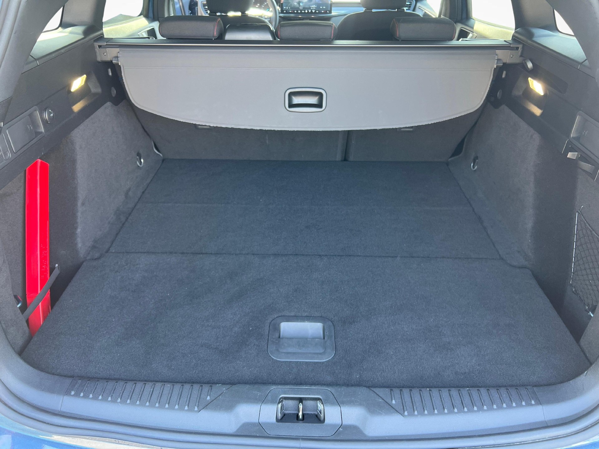 FORD Focus Station Wagon 1.0i EcoB Hybrid 155 ST-Line-image-12