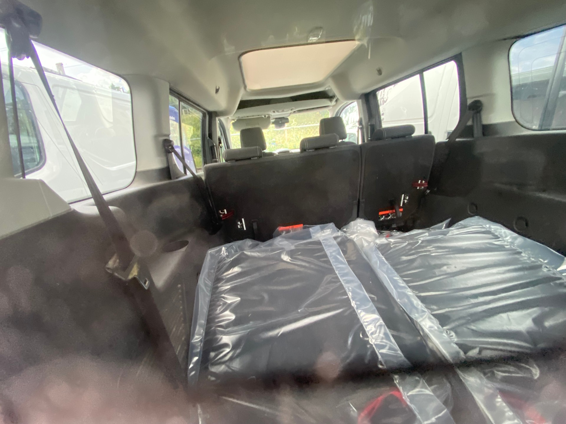 FORD Grand Tourneo Connect 1.5 TDCi Trend Powershift-image-4