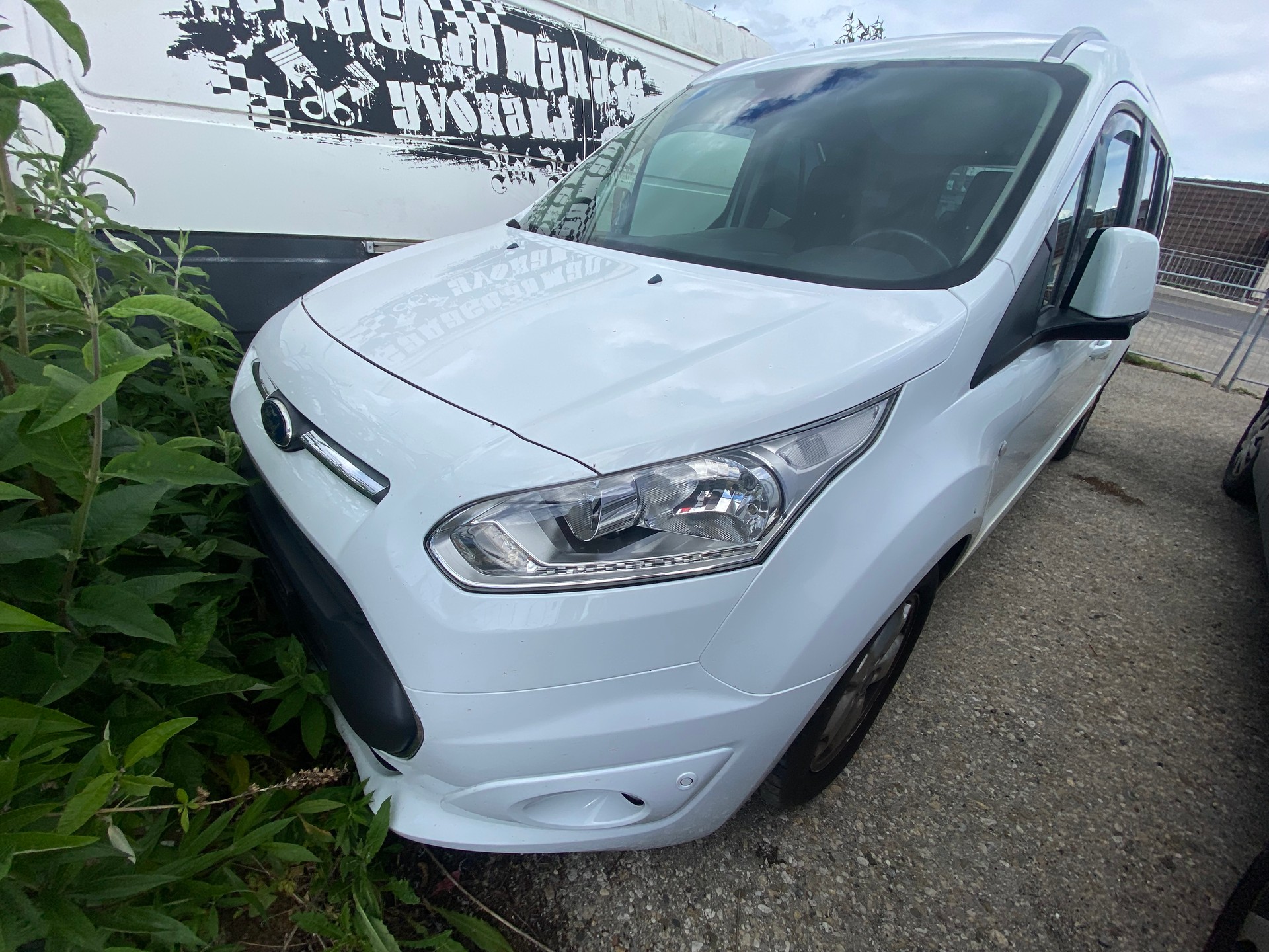 FORD Grand Tourneo Connect 1.5 TDCi Trend Powershift-image-0
