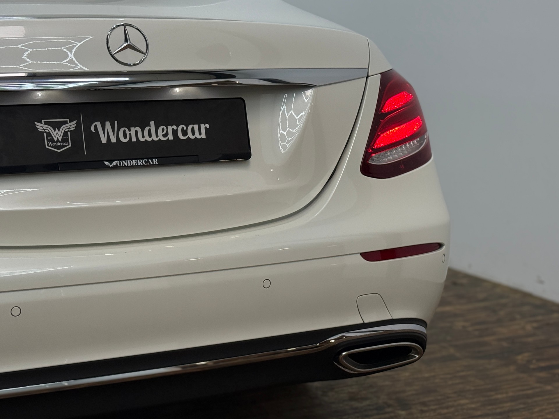 MERCEDES-BENZ E 400 Avantgarde 4Matic 9G-Tronic-image-12