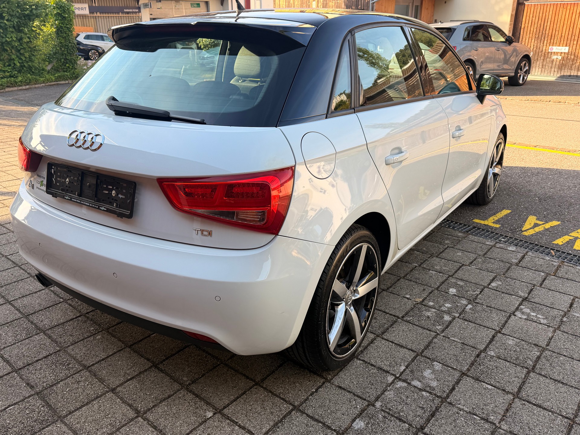 AUDI A1 Sportback 1.6 TDI Attraction-image-2
