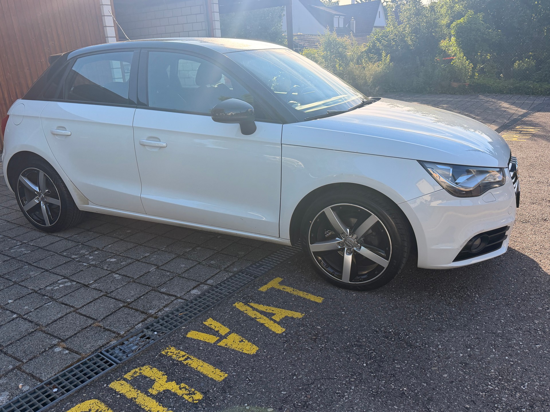 AUDI A1 Sportback 1.6 TDI Attraction-image-1