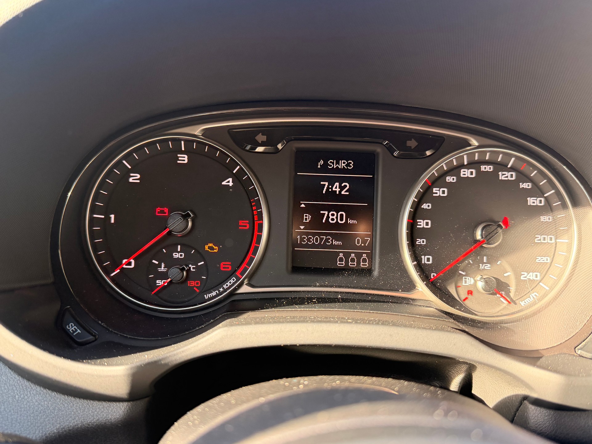 AUDI A1 Sportback 1.6 TDI Attraction-image-9