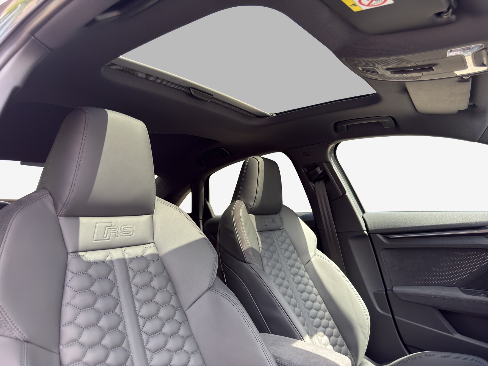 AUDI RS3 Limousine 2.5 TSI quattro S-tronic-image-15