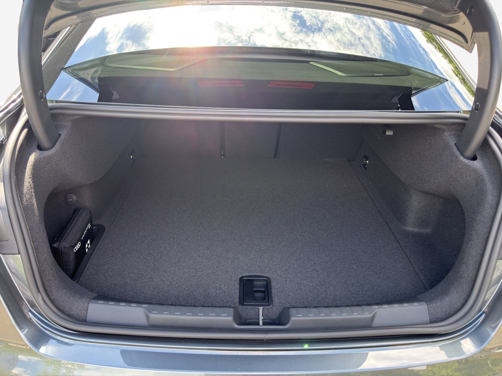 AUDI RS3 Limousine 2.5 TSI quattro S-tronic-image-12