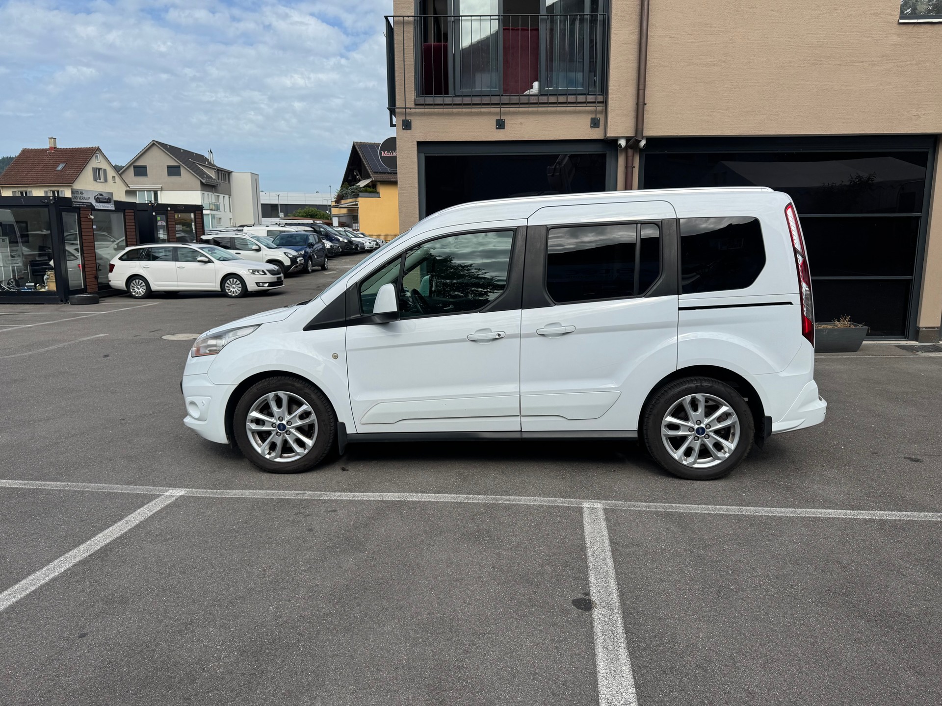 FORD Tourneo Connect 1.6 TDCi Trend-image-3