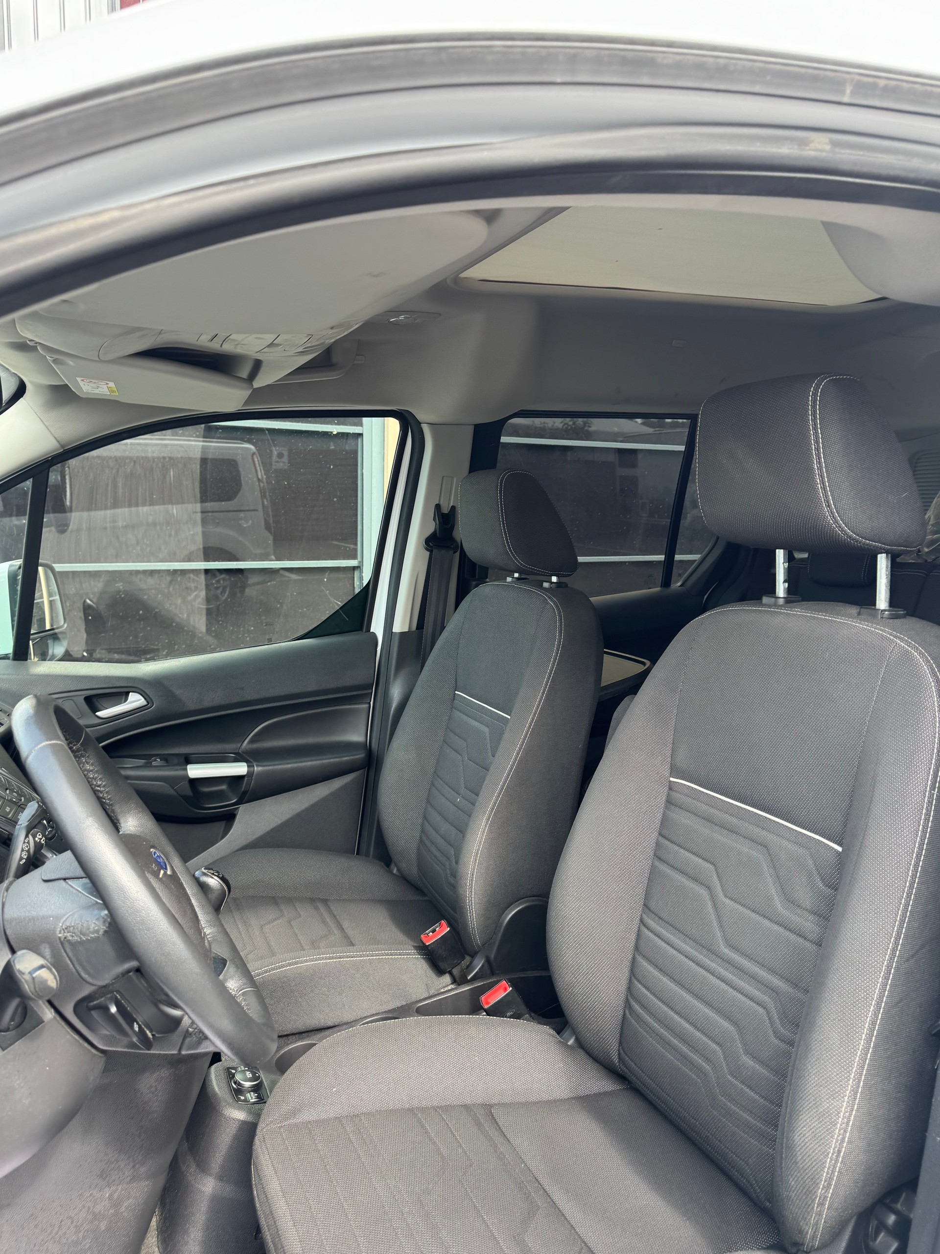 FORD Tourneo Connect 1.6 TDCi Trend-image-8