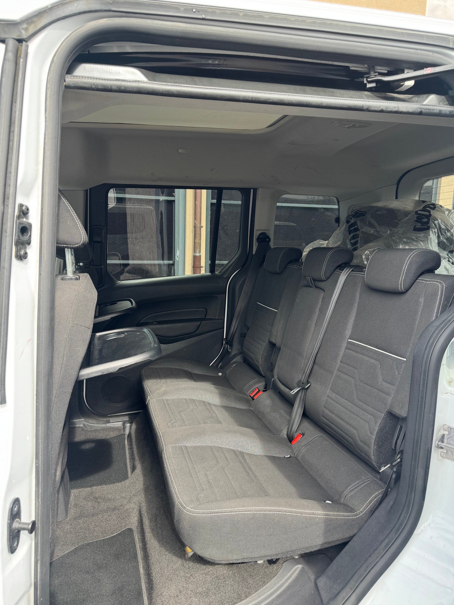 FORD Tourneo Connect 1.6 TDCi Trend-image-9