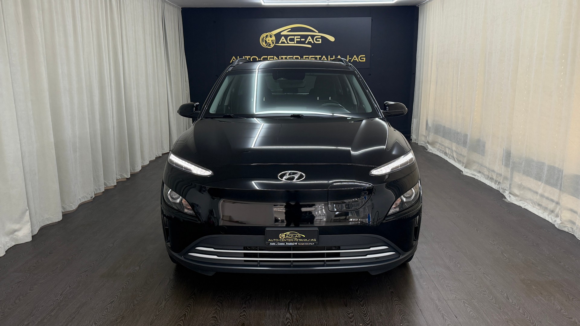 HYUNDAI Kona EV Origo-showroom-element-1