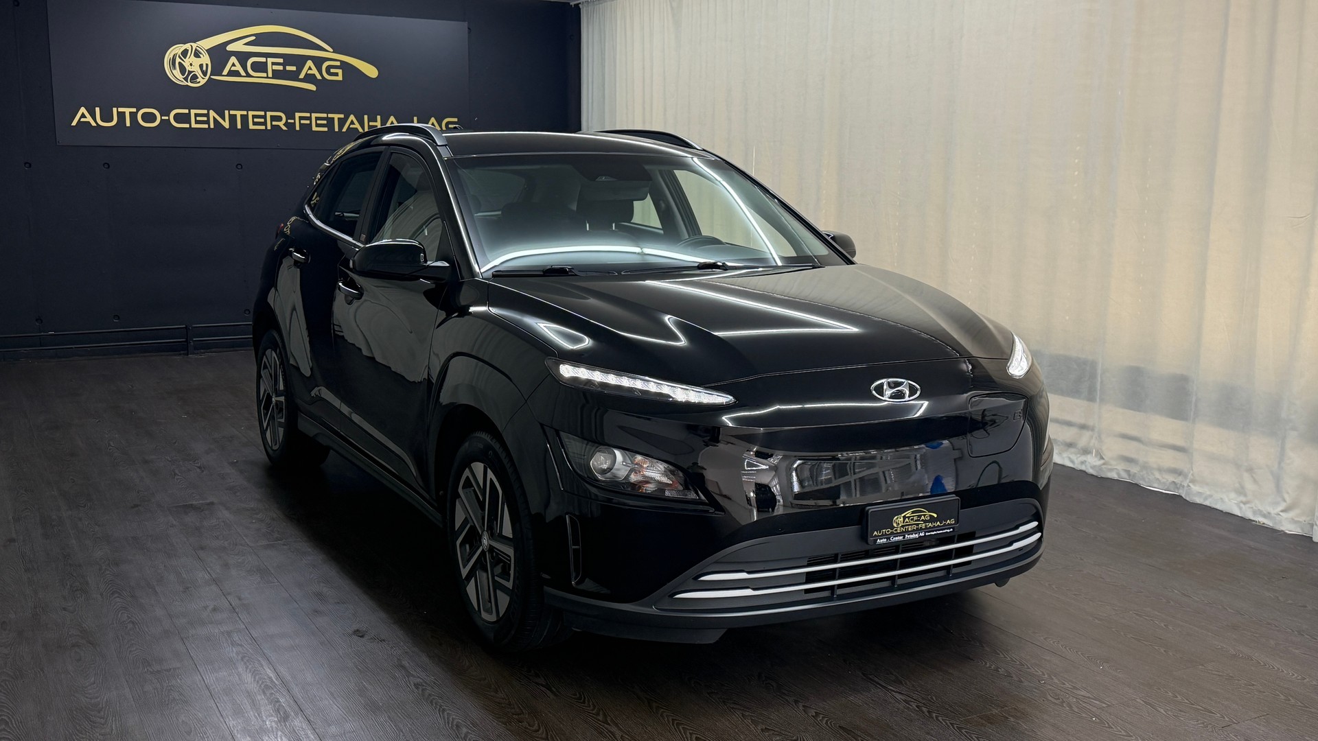 HYUNDAI Kona EV Origo-showroom-element-2