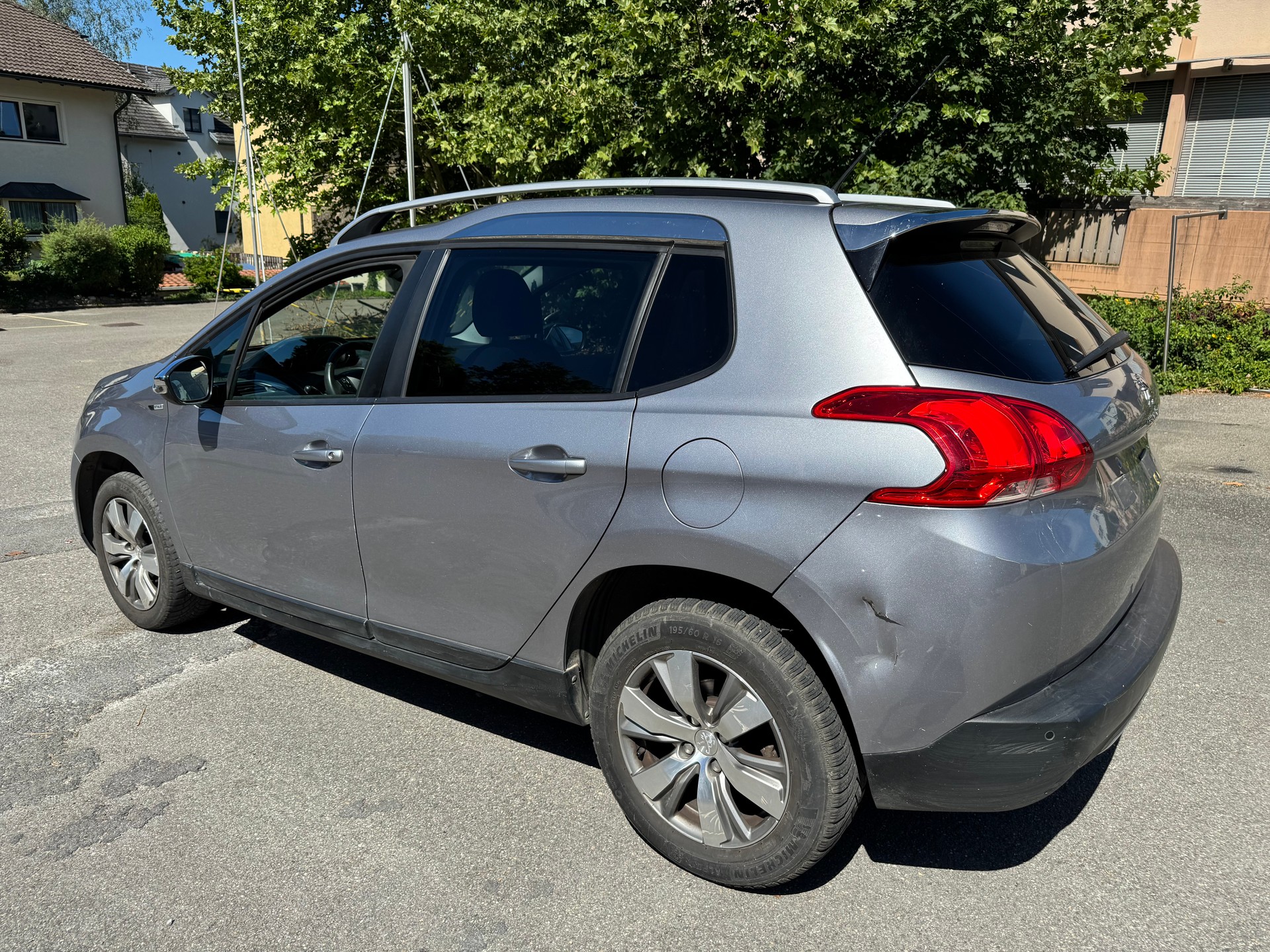 PEUGEOT 2008 1.2 VTI Style-image-3