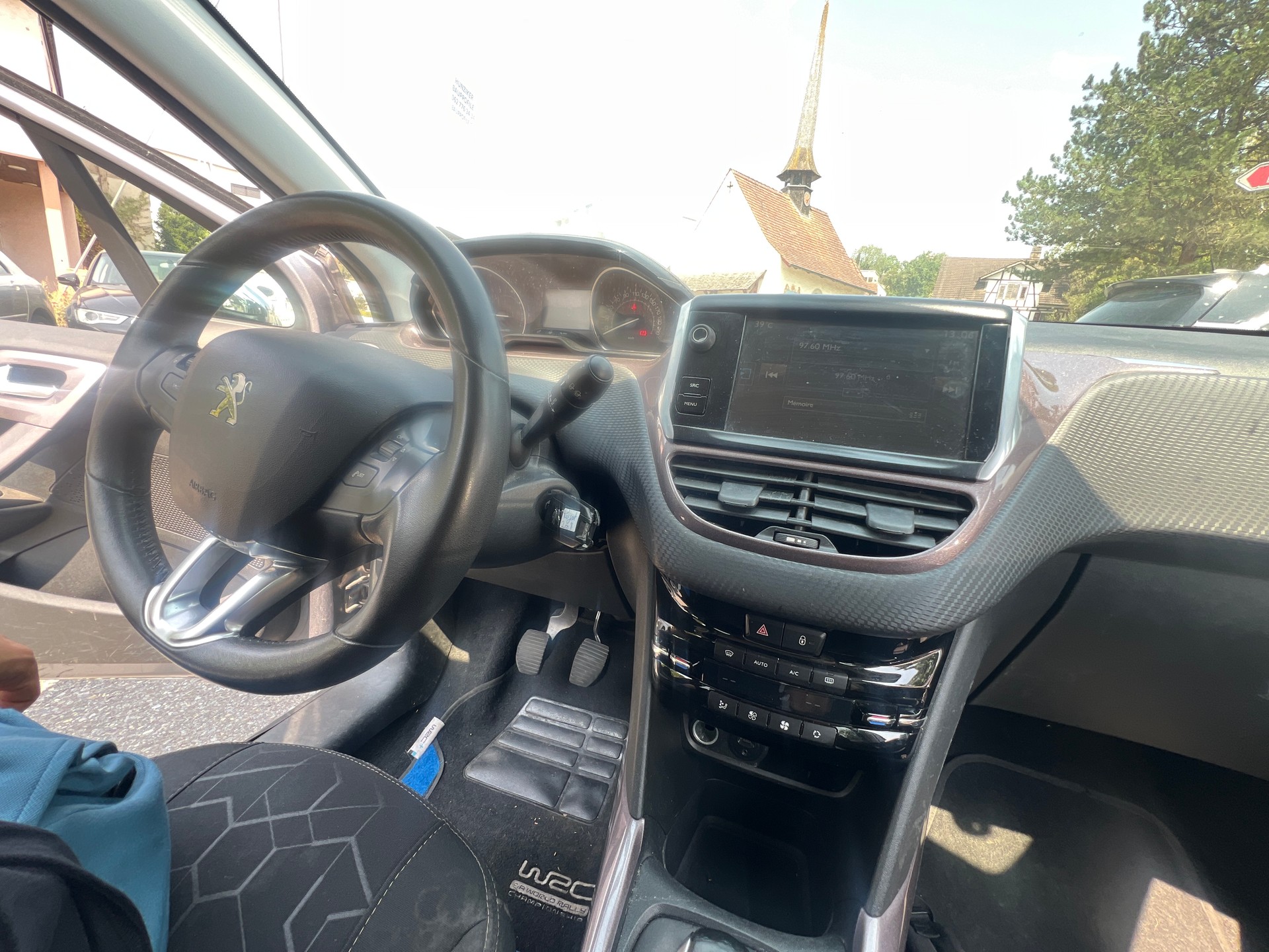 PEUGEOT 2008 1.2 VTI Style-image-7