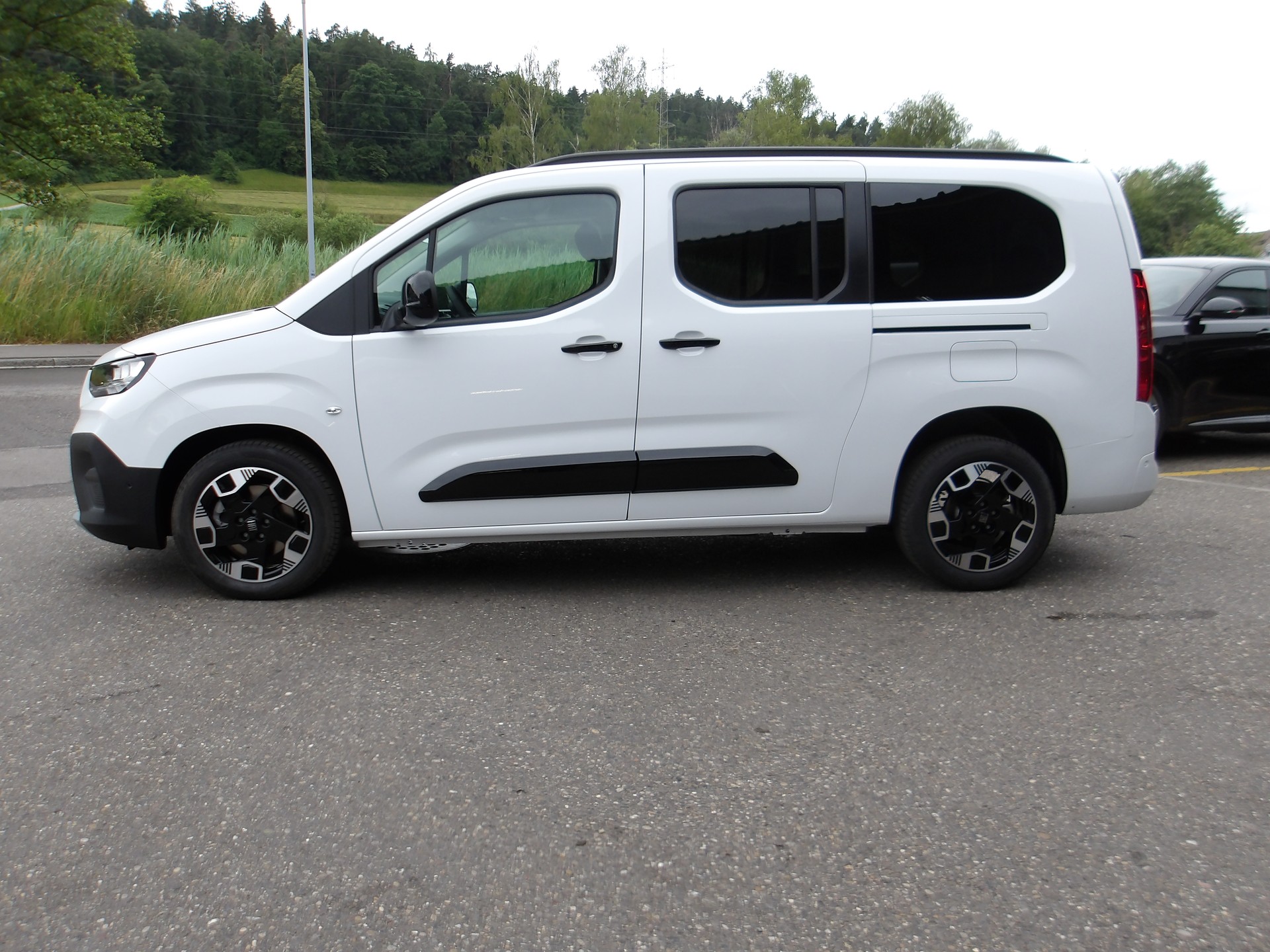 FIAT Qubo L 1.5 TD La Prima 130 PS 7 Plätze-image-1