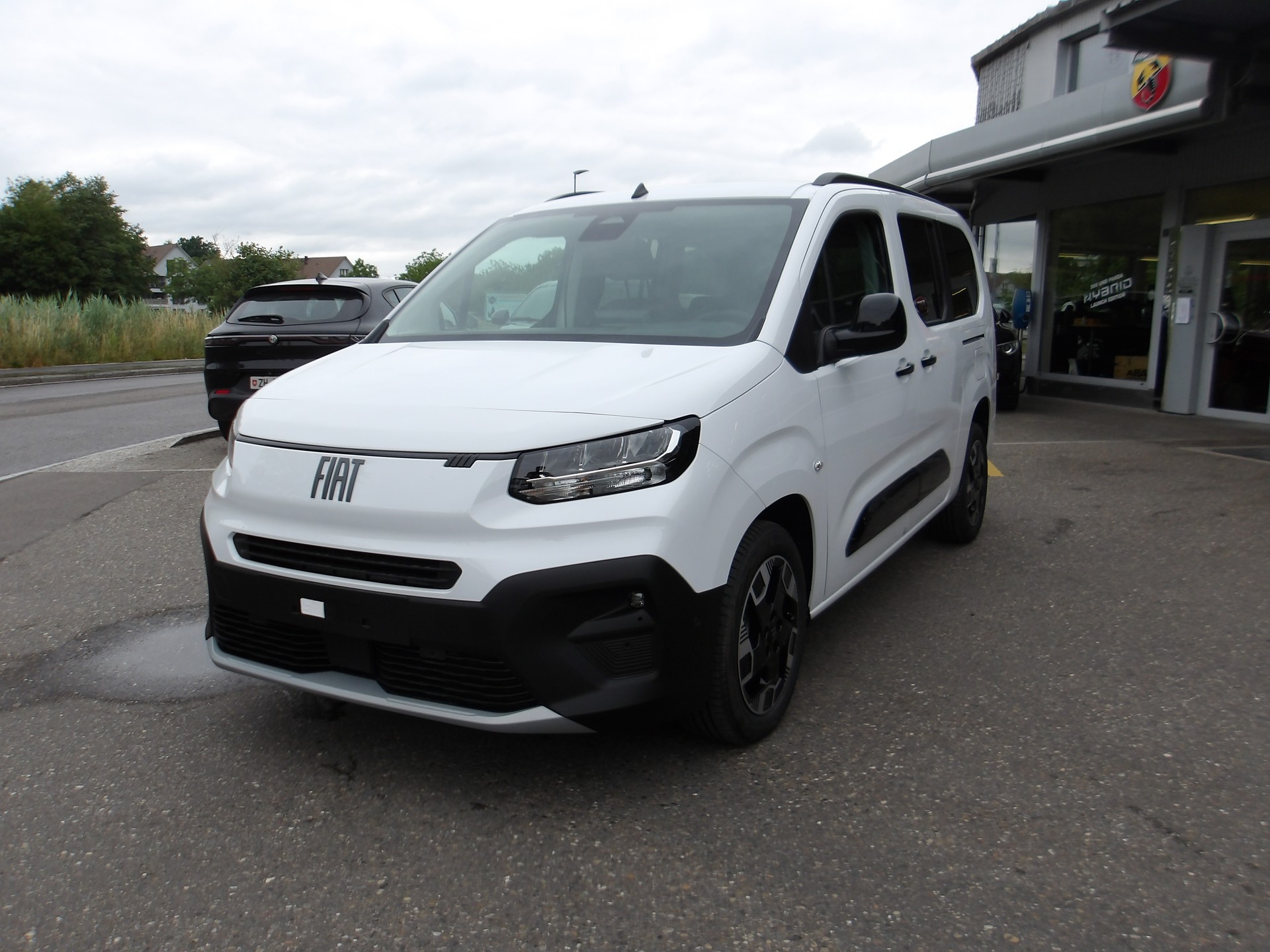 FIAT Qubo L 1.5 TD La Prima 130 PS 7 Plätze-image-0
