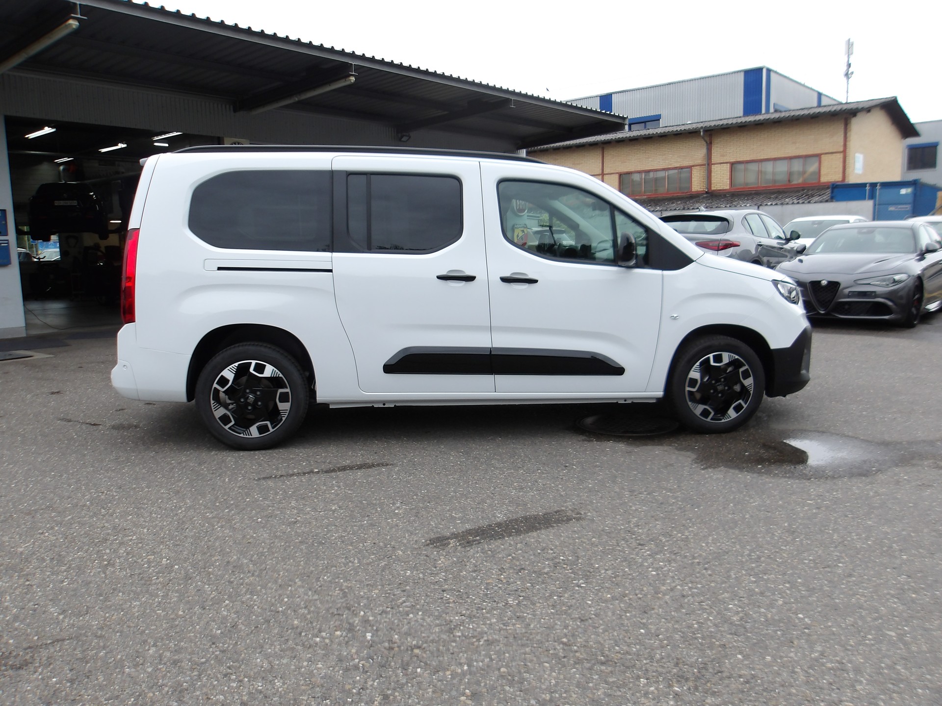 FIAT Qubo L 1.5 TD La Prima 130 PS 7 Plätze-image-5