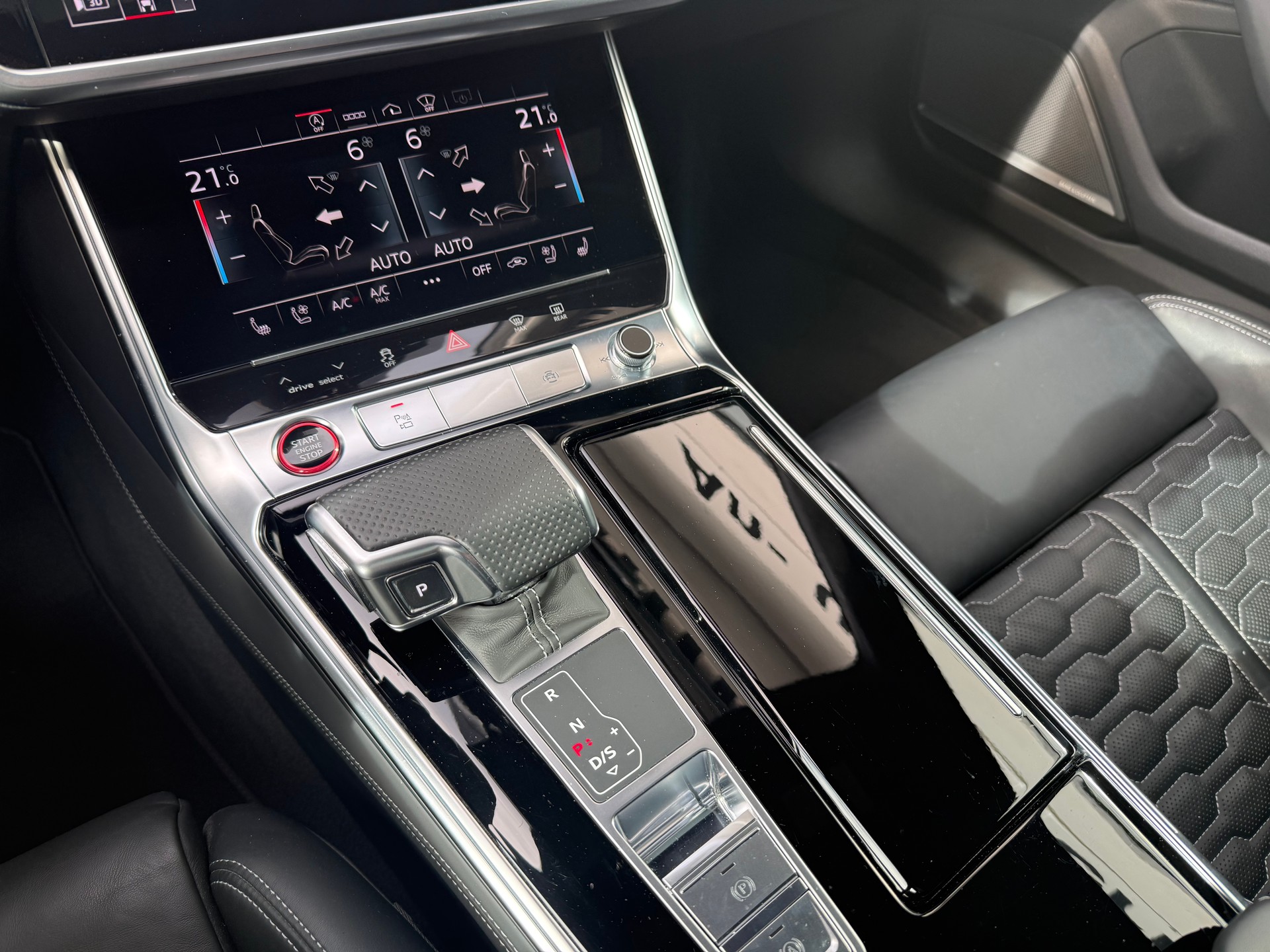 AUDI RS6 Avant 4.0 TFSI V8 quattro-image-12