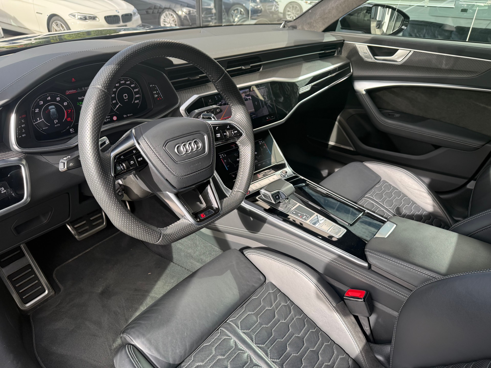 AUDI RS6 Avant 4.0 TFSI V8 quattro-image-6