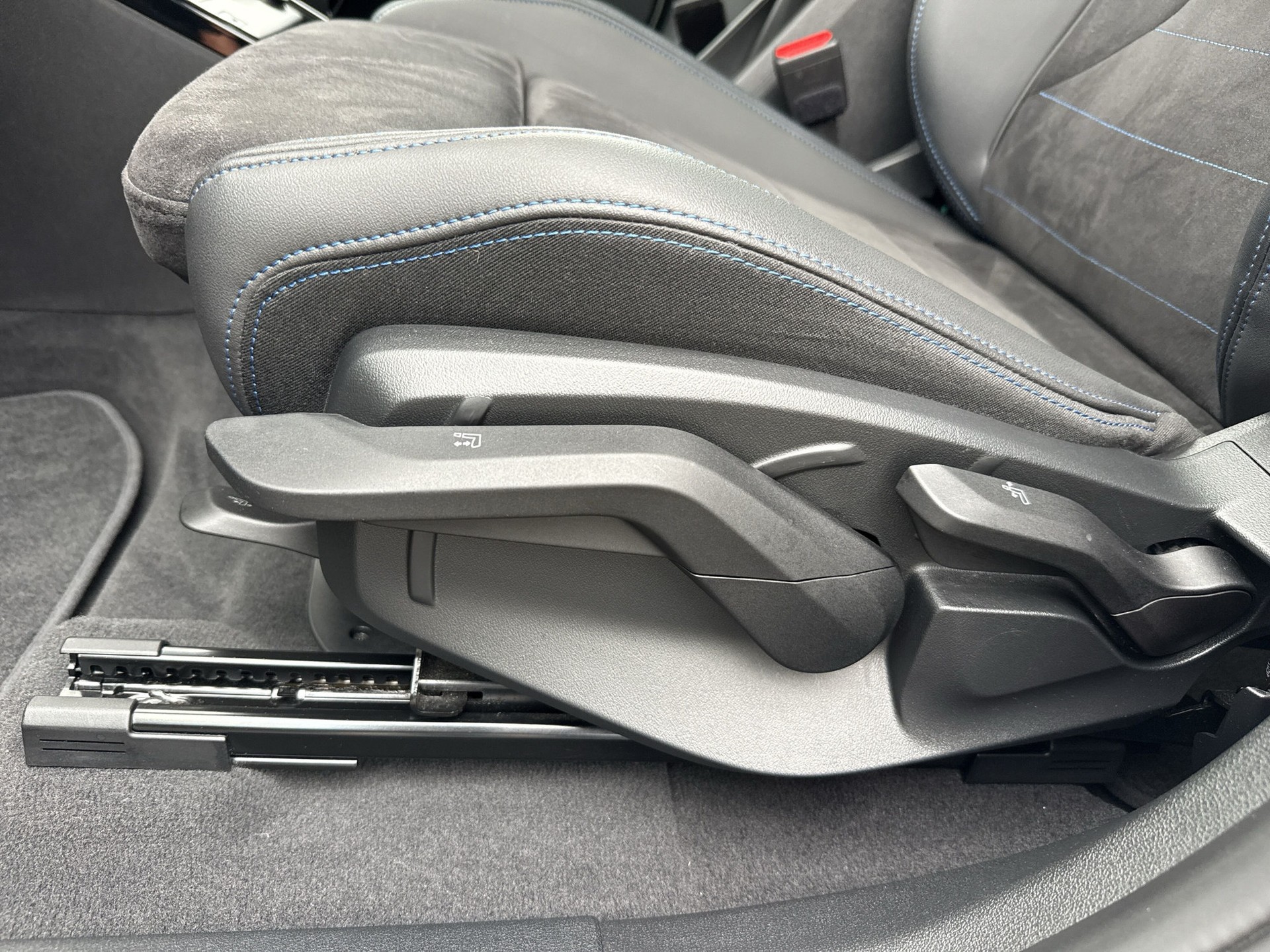 BMW 225e xDrive Active Tourer M Sport-image-18