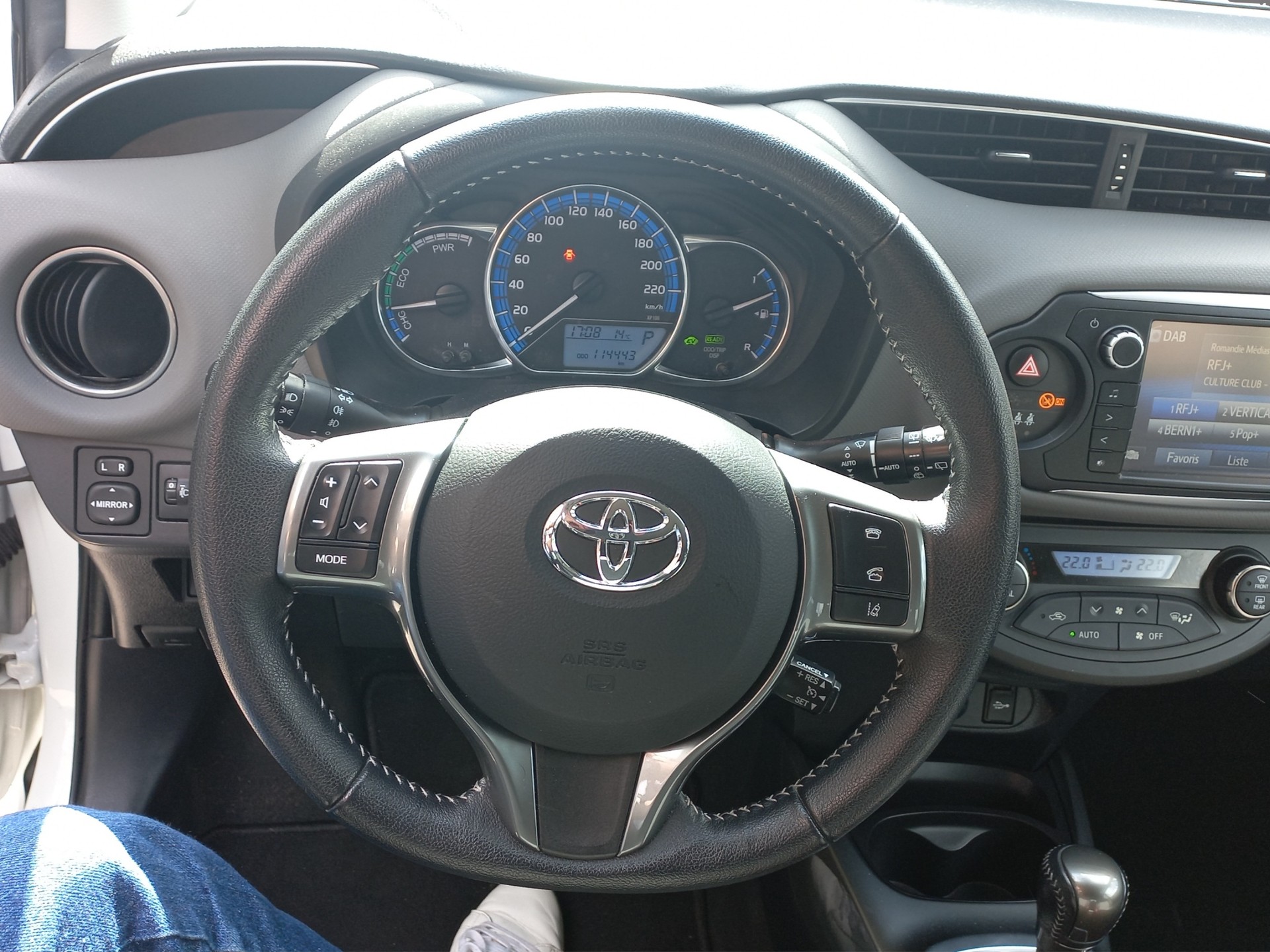 TOYOTA Yaris 1.5 Trend e-CVT-image-7