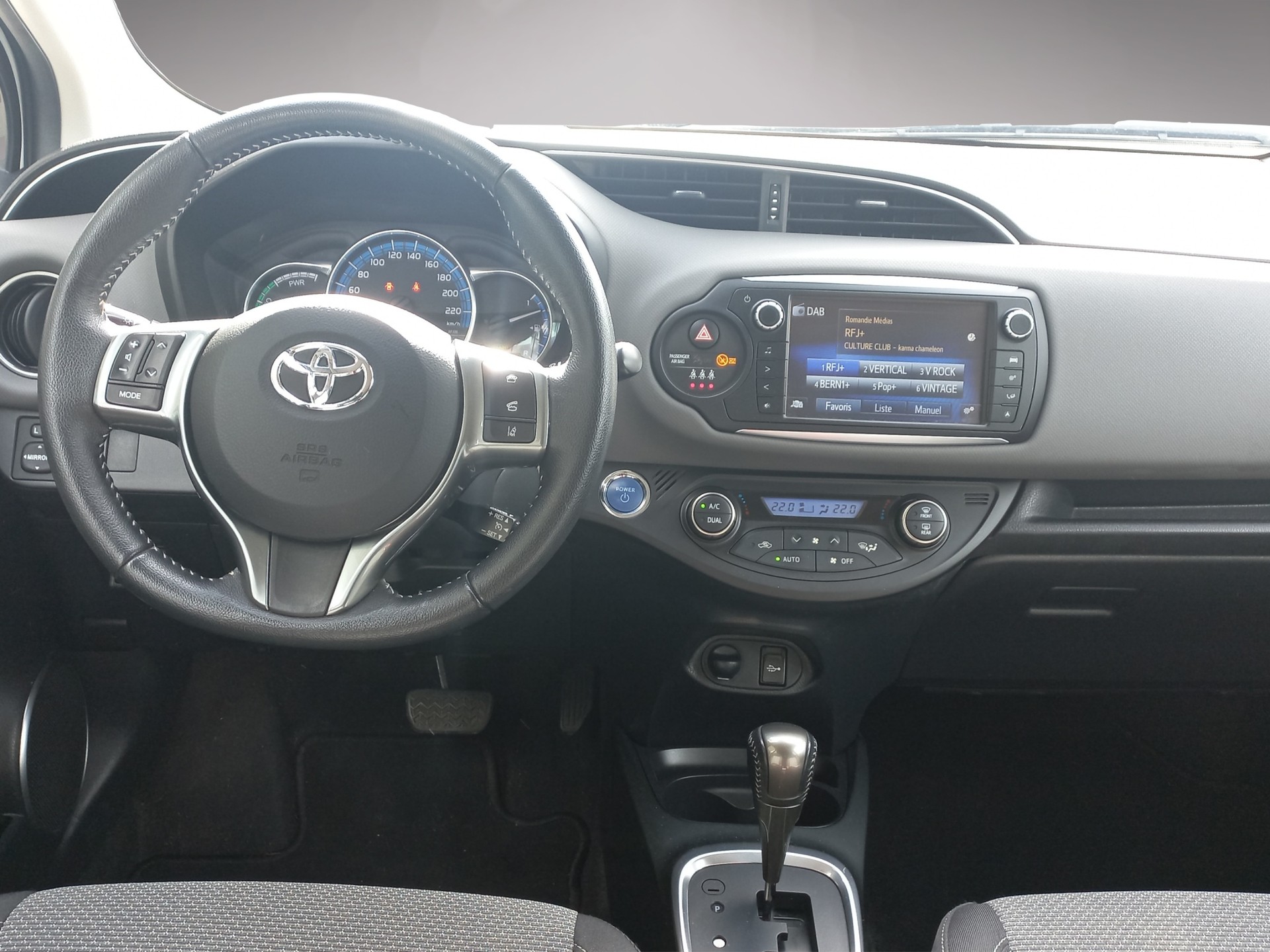 TOYOTA Yaris 1.5 Trend e-CVT-image-11