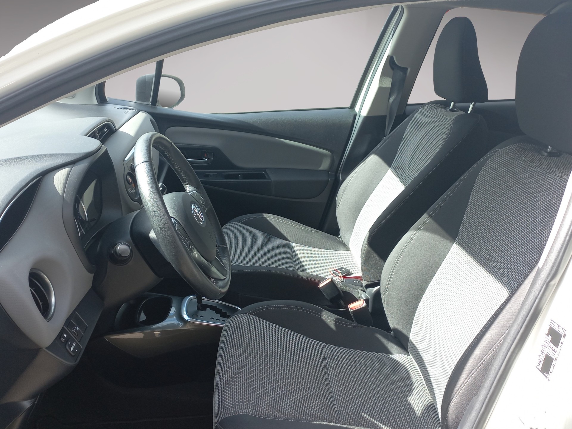 TOYOTA Yaris 1.5 Trend e-CVT-image-6