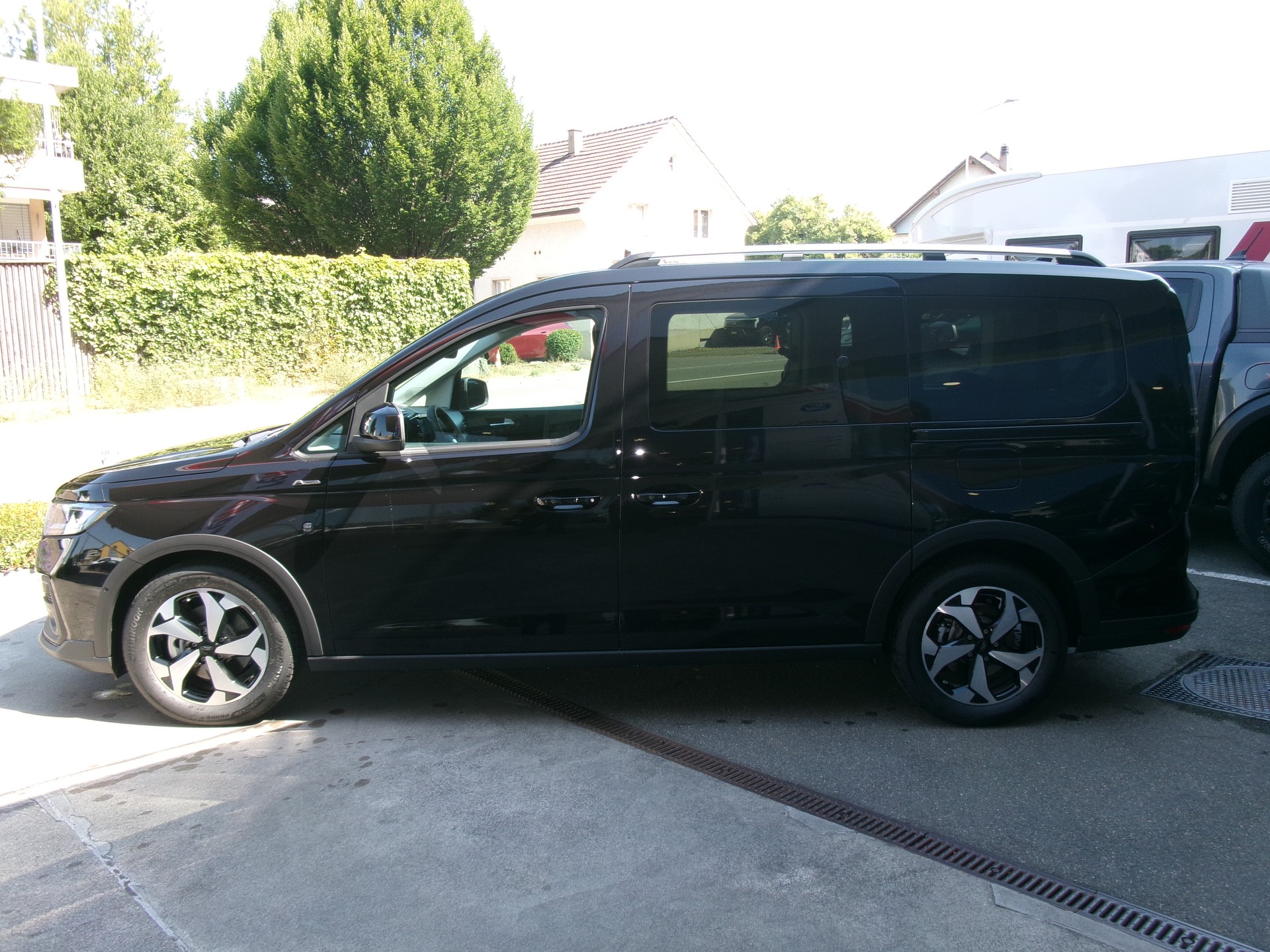 FORD Grand Tourneo Connect 2.0 EcoBlue Active Automat-image-1