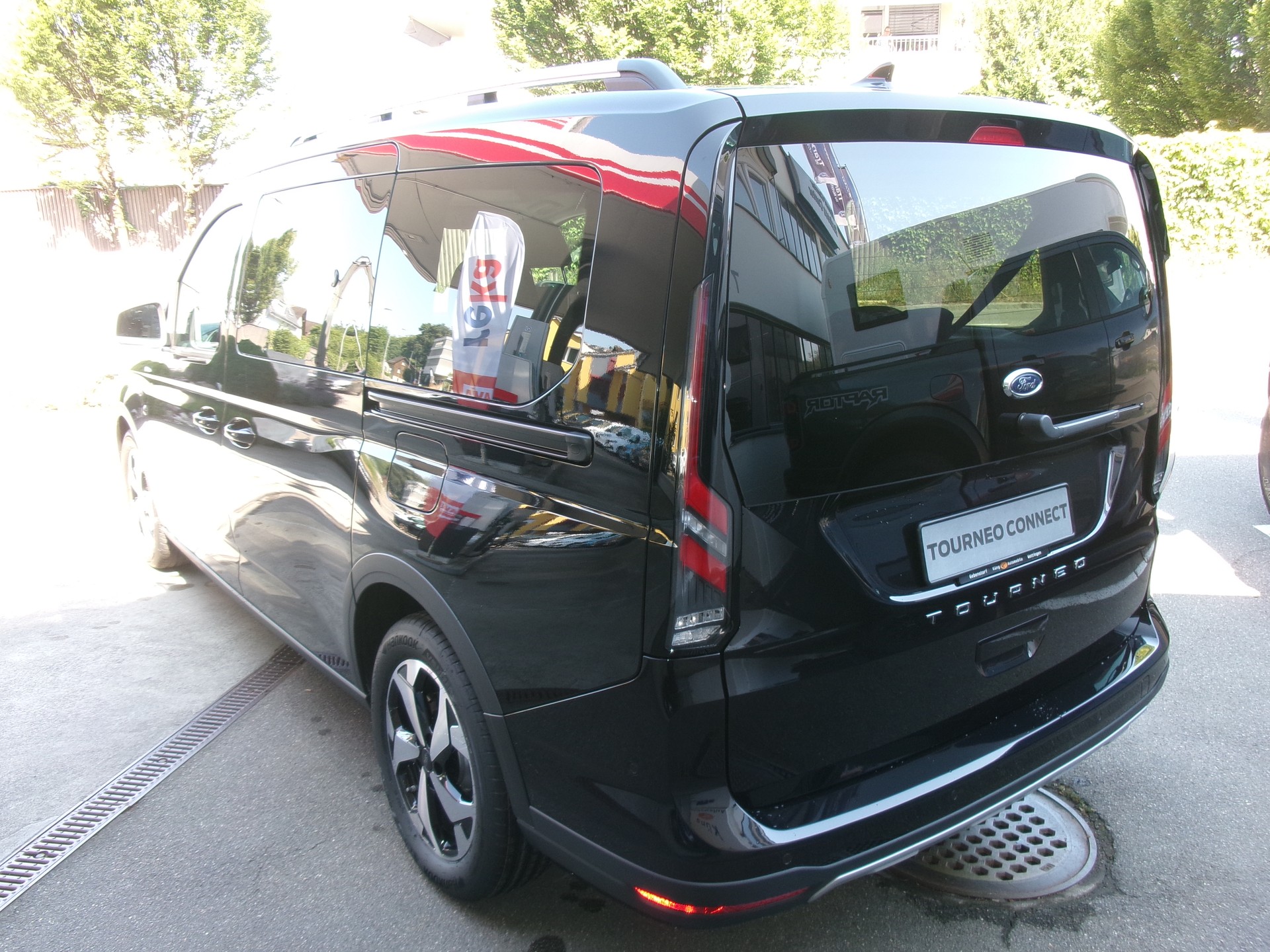 FORD Grand Tourneo Connect 2.0 EcoBlue Active Automat-image-3