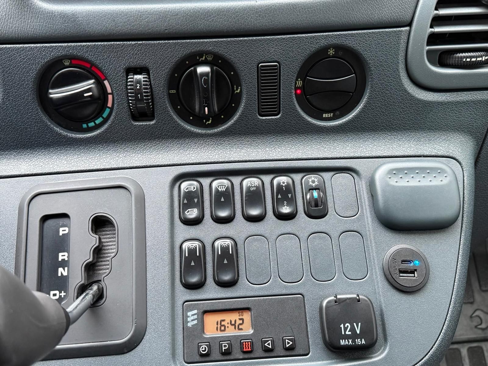 MERCEDES-BENZ 316 CDI-image-10