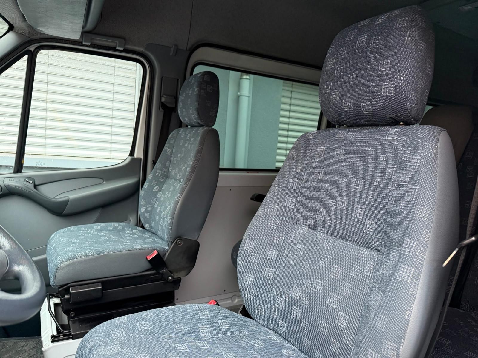 MERCEDES-BENZ 316 CDI-image-9