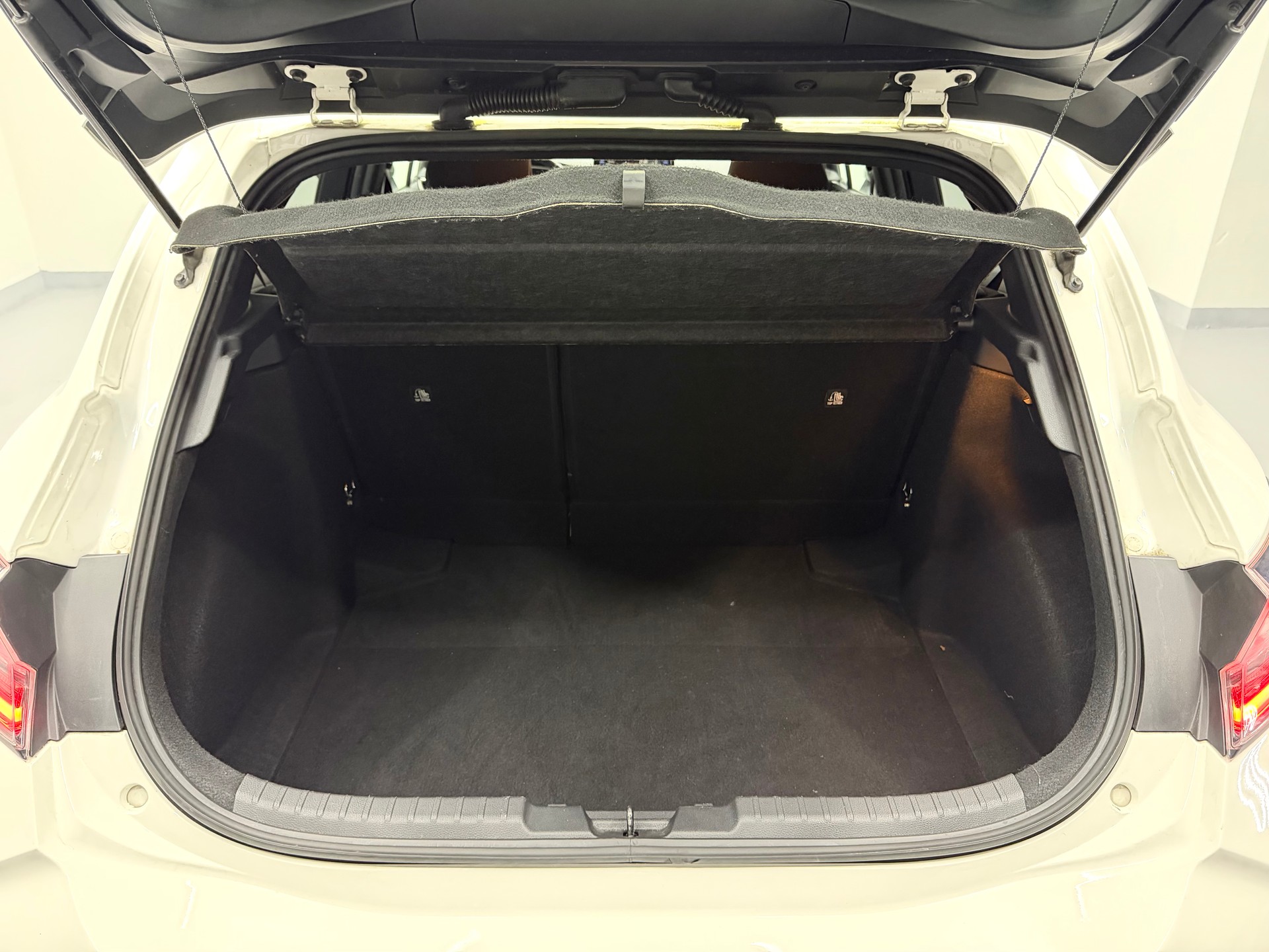 TOYOTA Corolla 1.8 HSD Comfort e-CVT-image-12