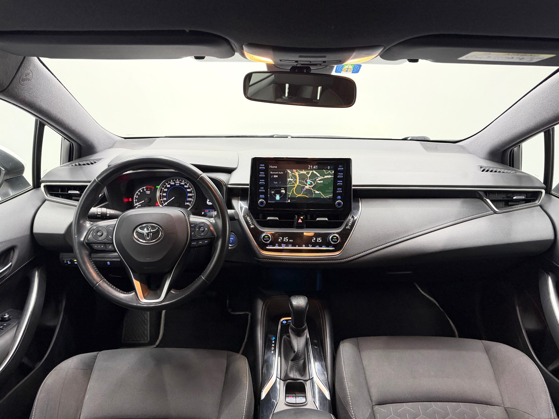 TOYOTA Corolla 1.8 HSD Comfort e-CVT-image-9