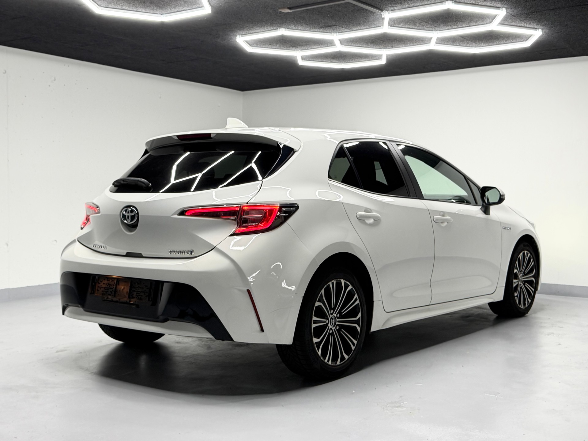 TOYOTA Corolla 1.8 HSD Comfort e-CVT-image-3