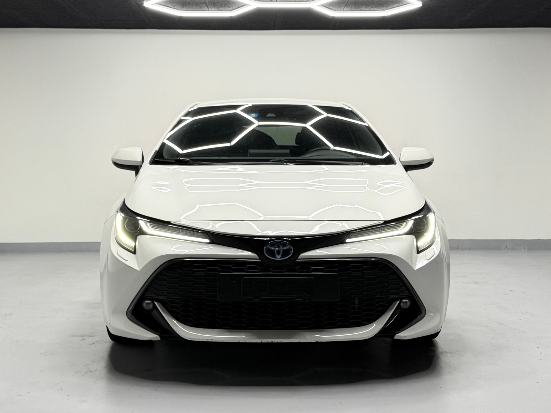TOYOTA Corolla 1.8 HSD Comfort e-CVT-image-1