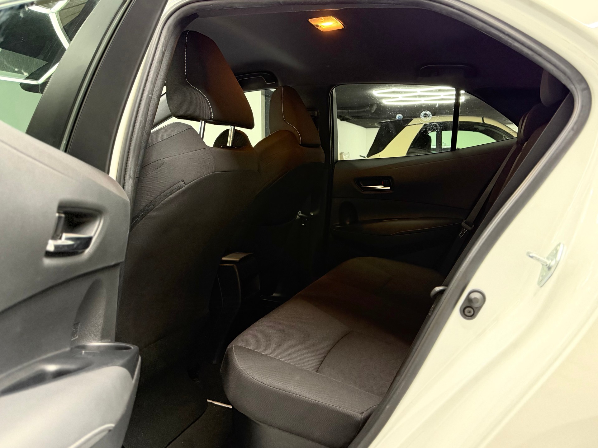 TOYOTA Corolla 1.8 HSD Comfort e-CVT-image-11