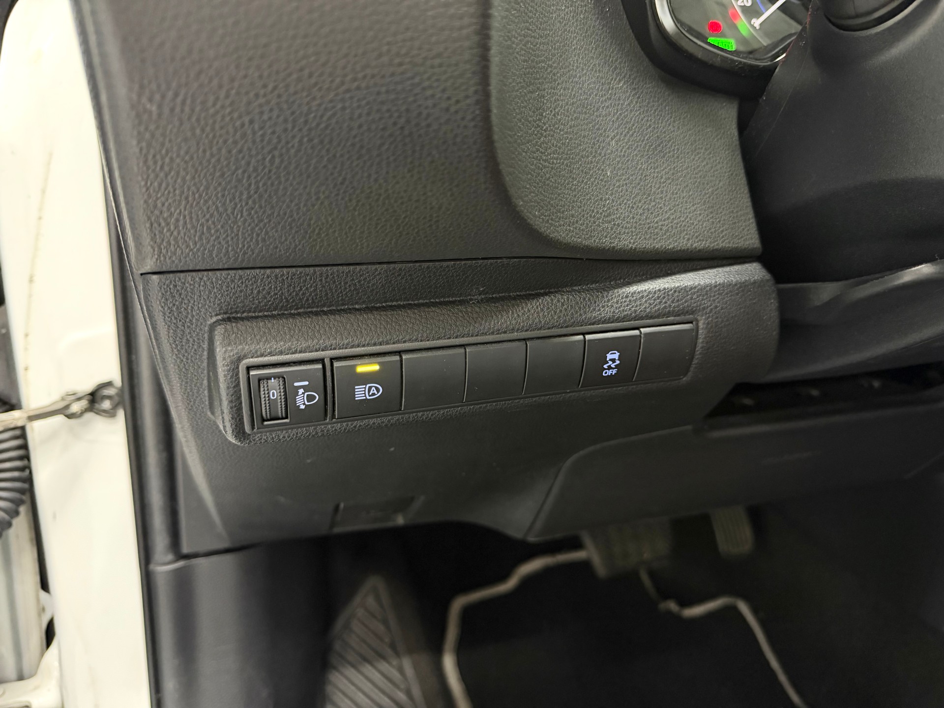 TOYOTA Corolla 1.8 HSD Comfort e-CVT-image-20