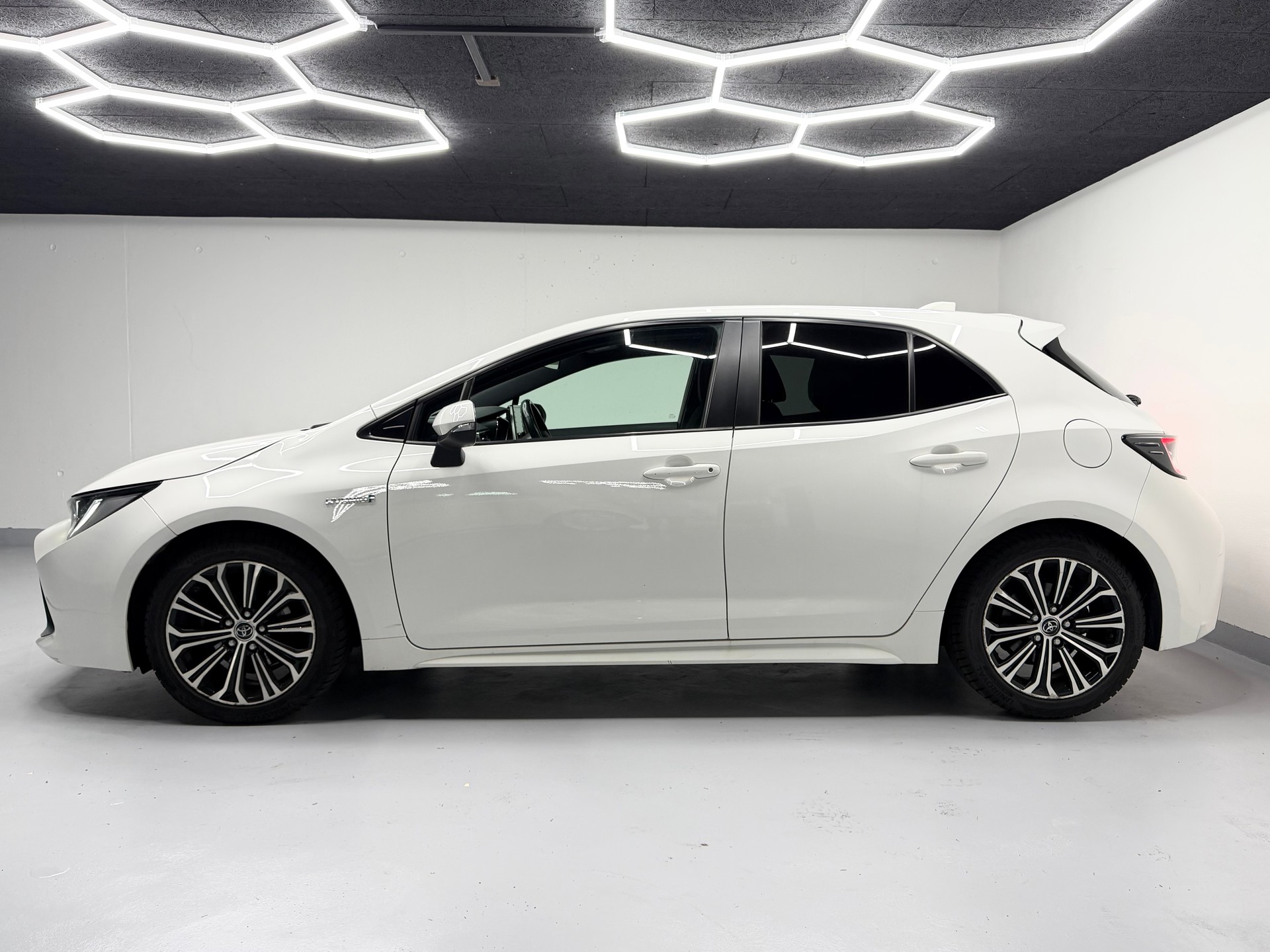 TOYOTA Corolla 1.8 HSD Comfort e-CVT-image-6