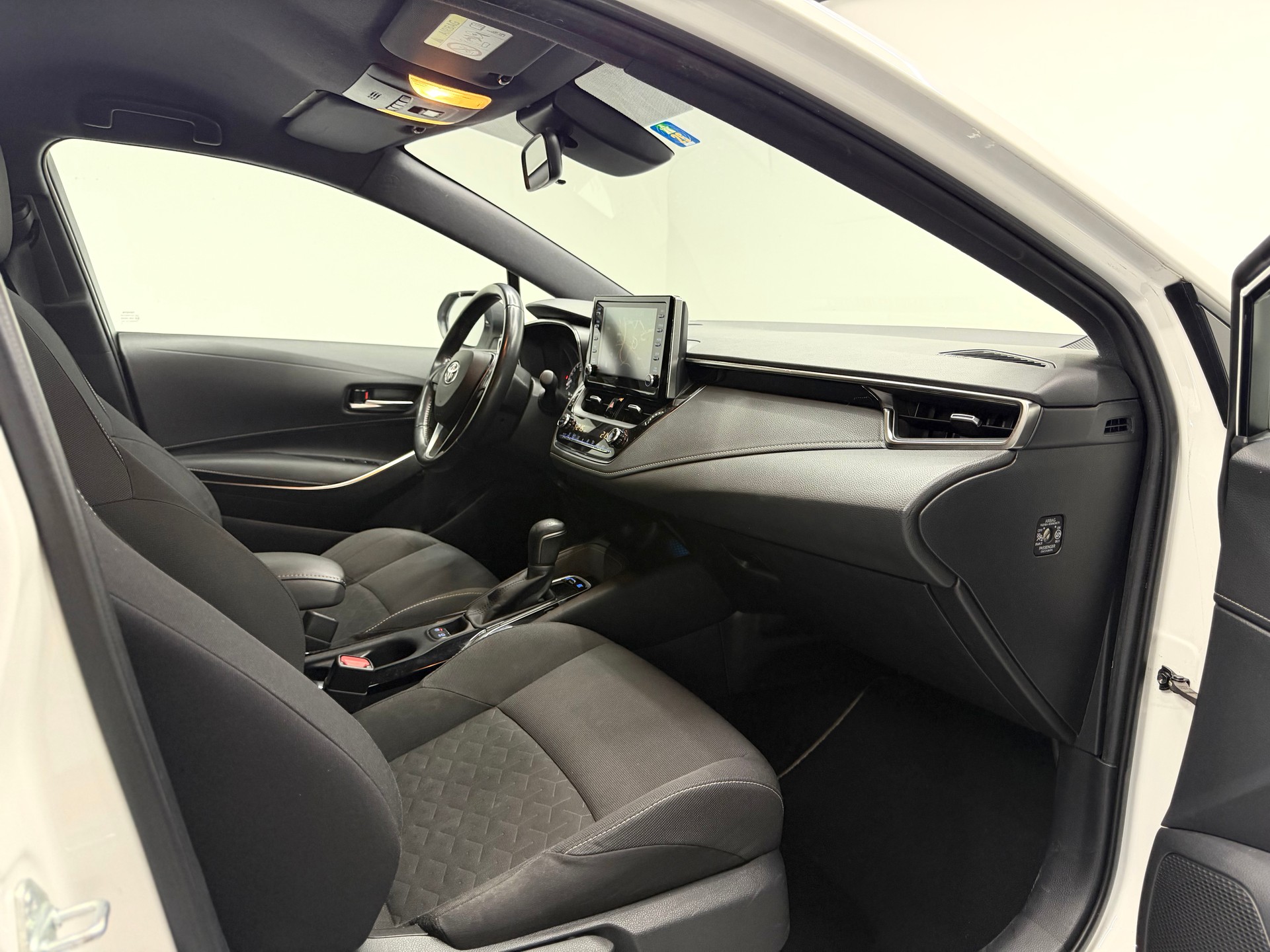 TOYOTA Corolla 1.8 HSD Comfort e-CVT-image-10