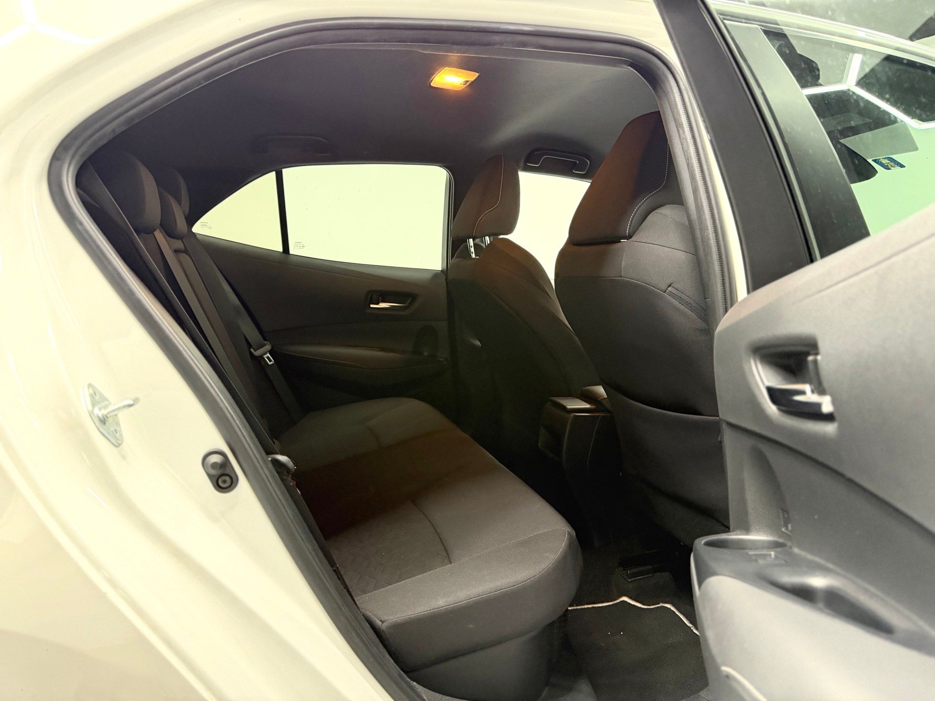 TOYOTA Corolla 1.8 HSD Comfort e-CVT-image-13