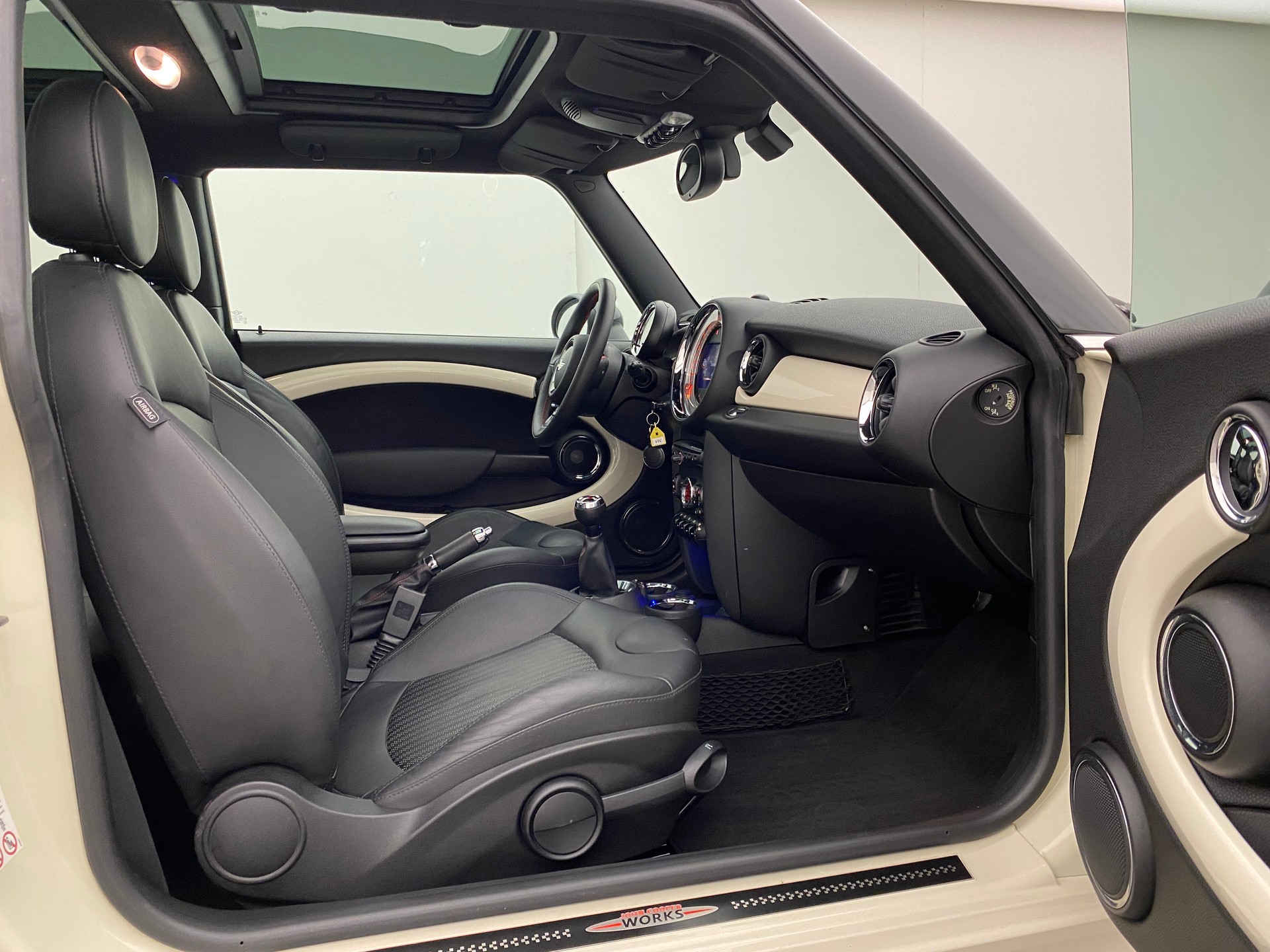MINI Mini Cooper S John Mini Cooper Works Edition-image-12