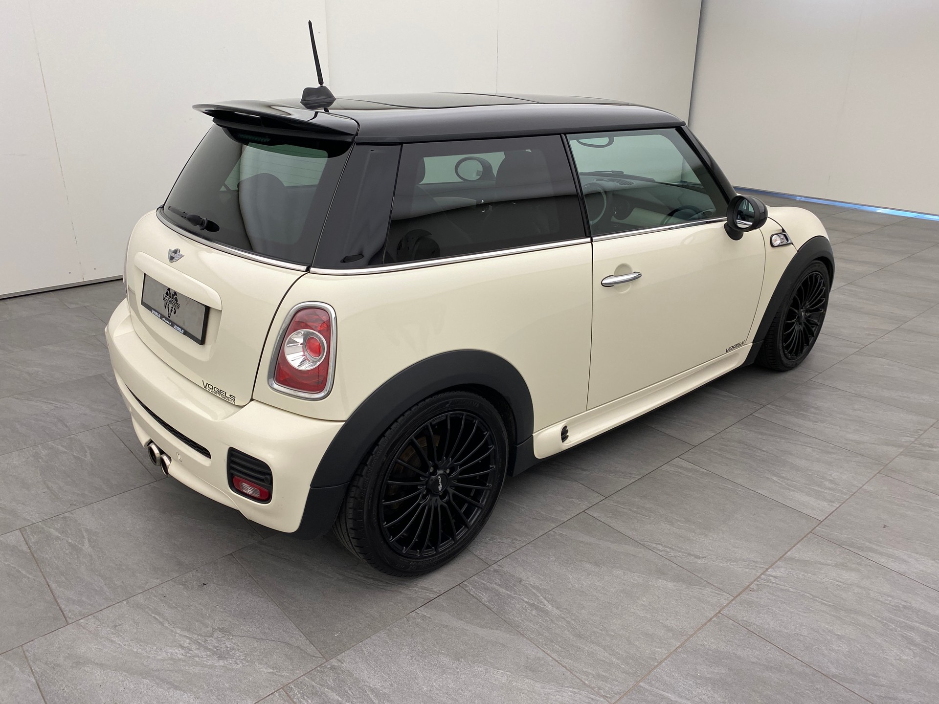 MINI Mini Cooper S John Mini Cooper Works Edition-showroom-element-3