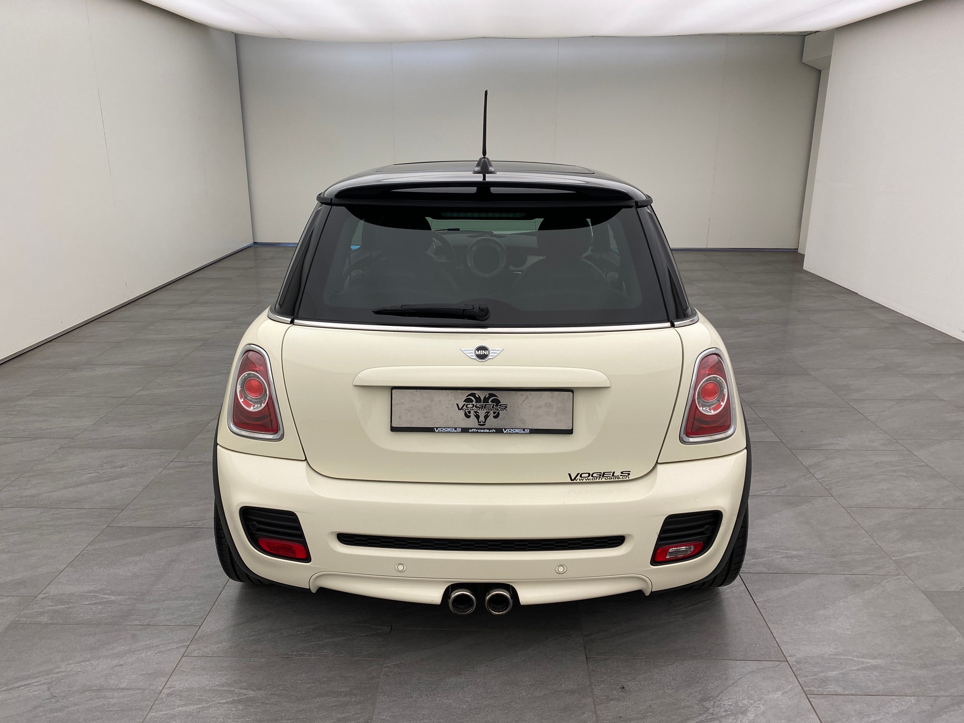 MINI Mini Cooper S John Mini Cooper Works Edition-image-4