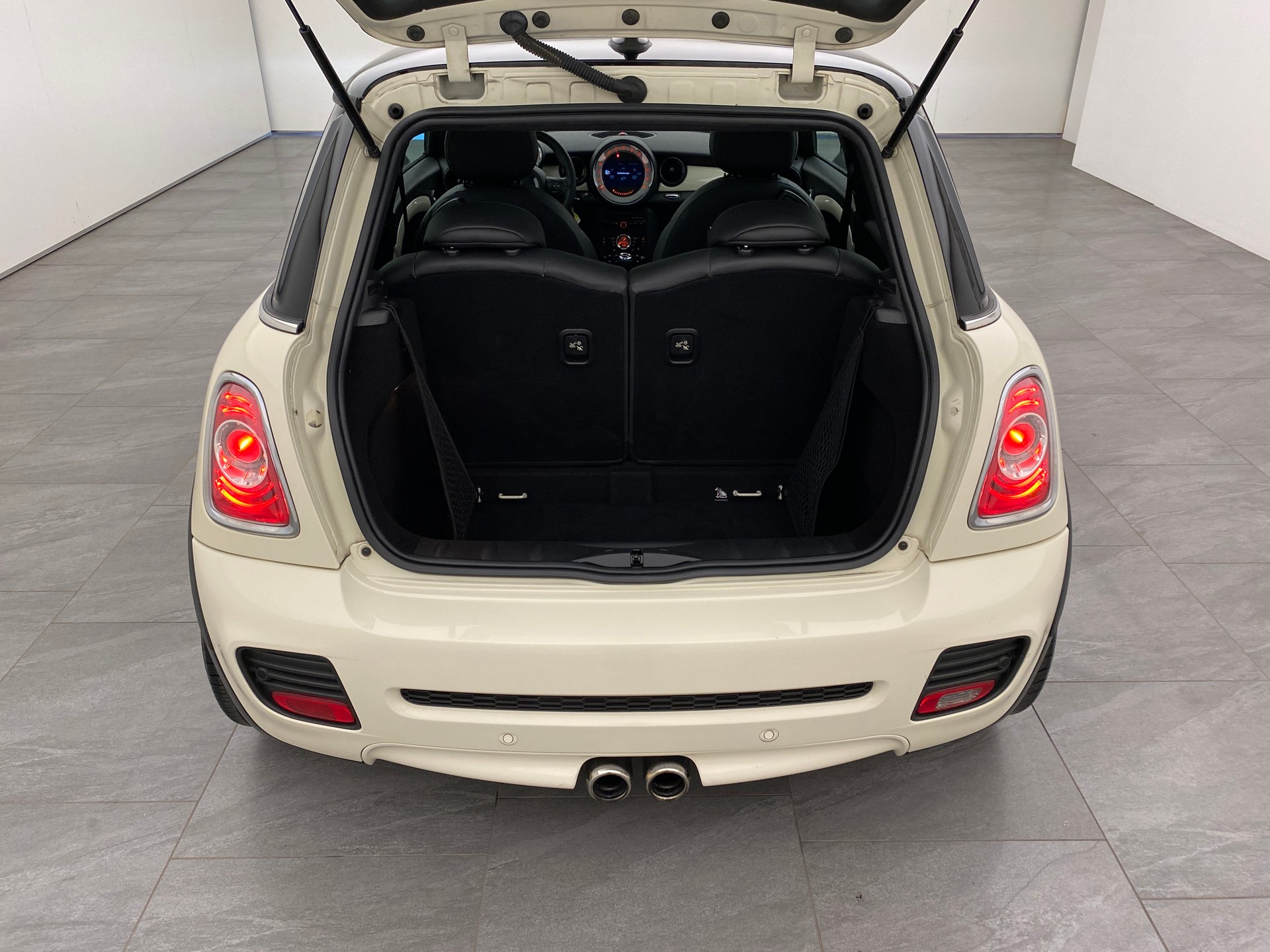 MINI Mini Cooper S John Mini Cooper Works Edition-image-14