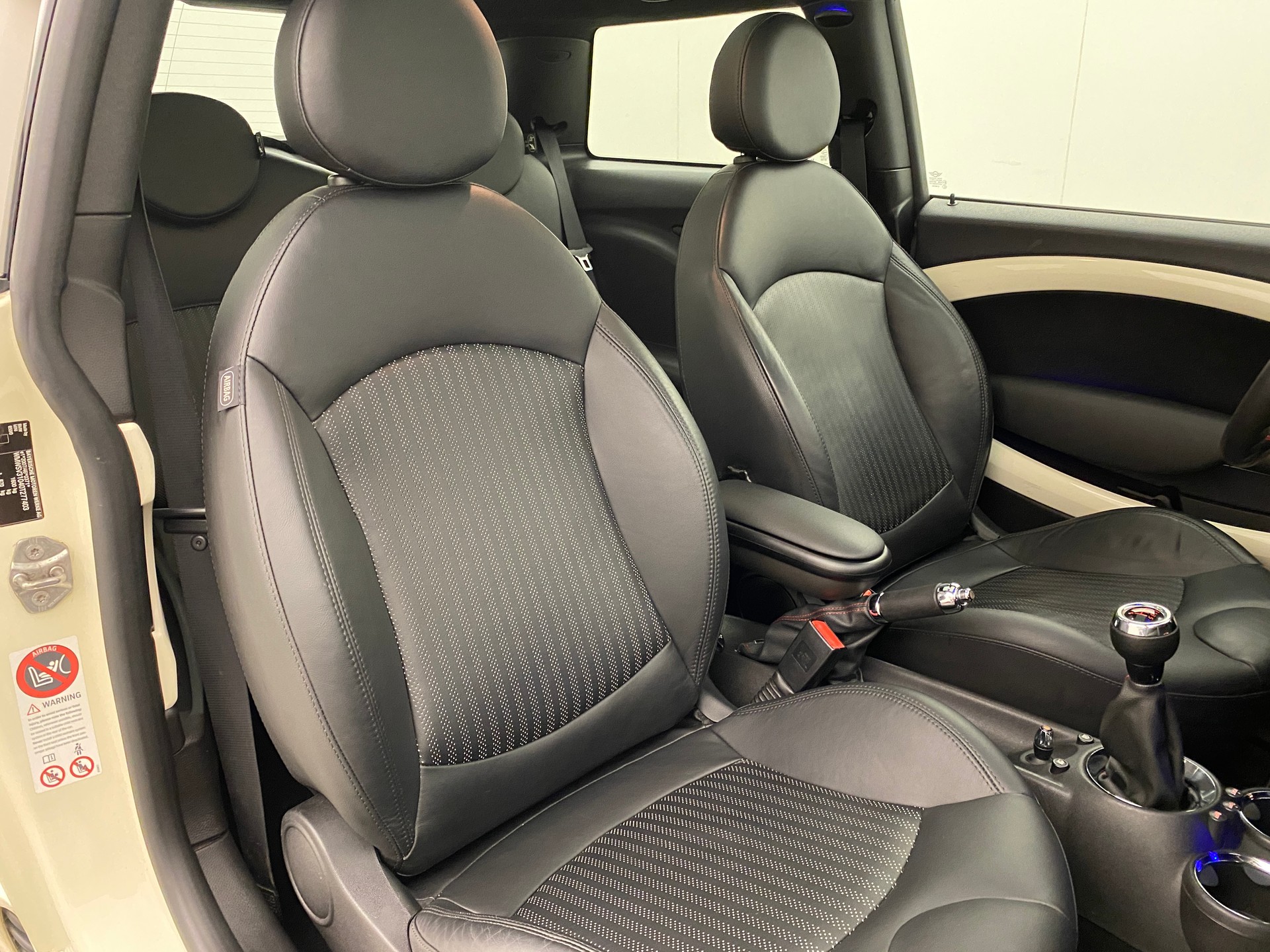 MINI Mini Cooper S John Mini Cooper Works Edition-image-11